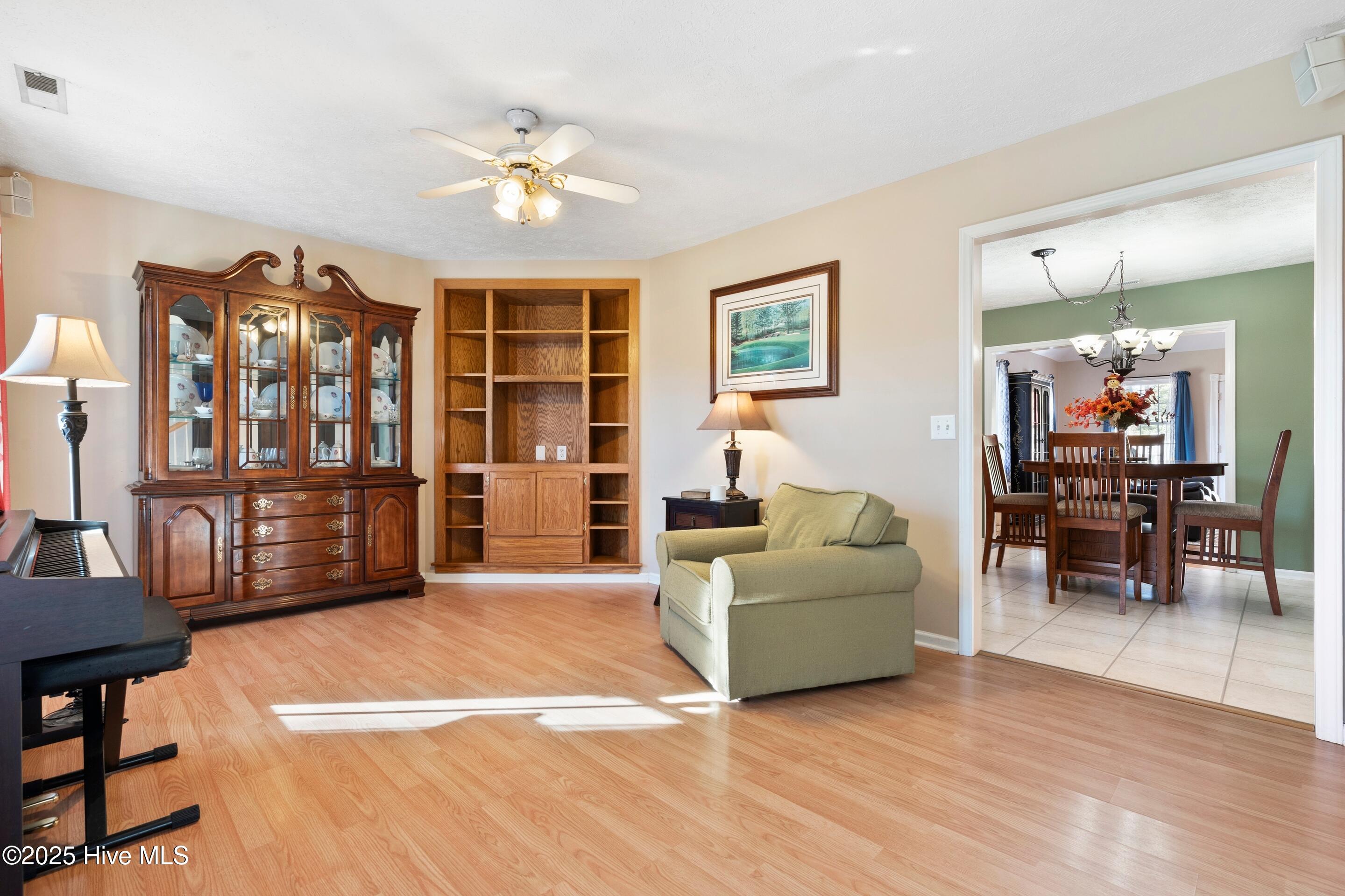 100535792 | Photo 50