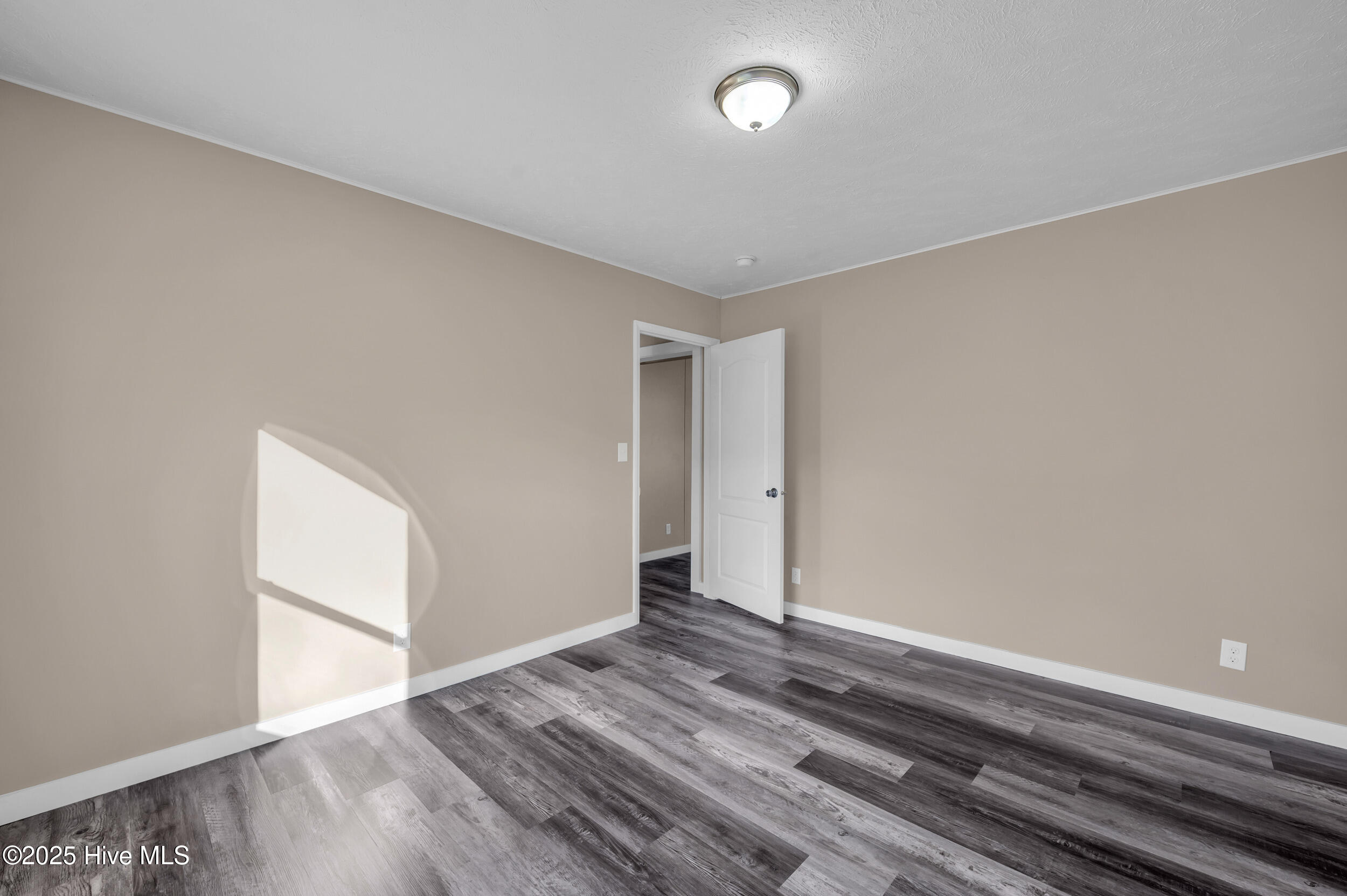 100540708 | Photo 26