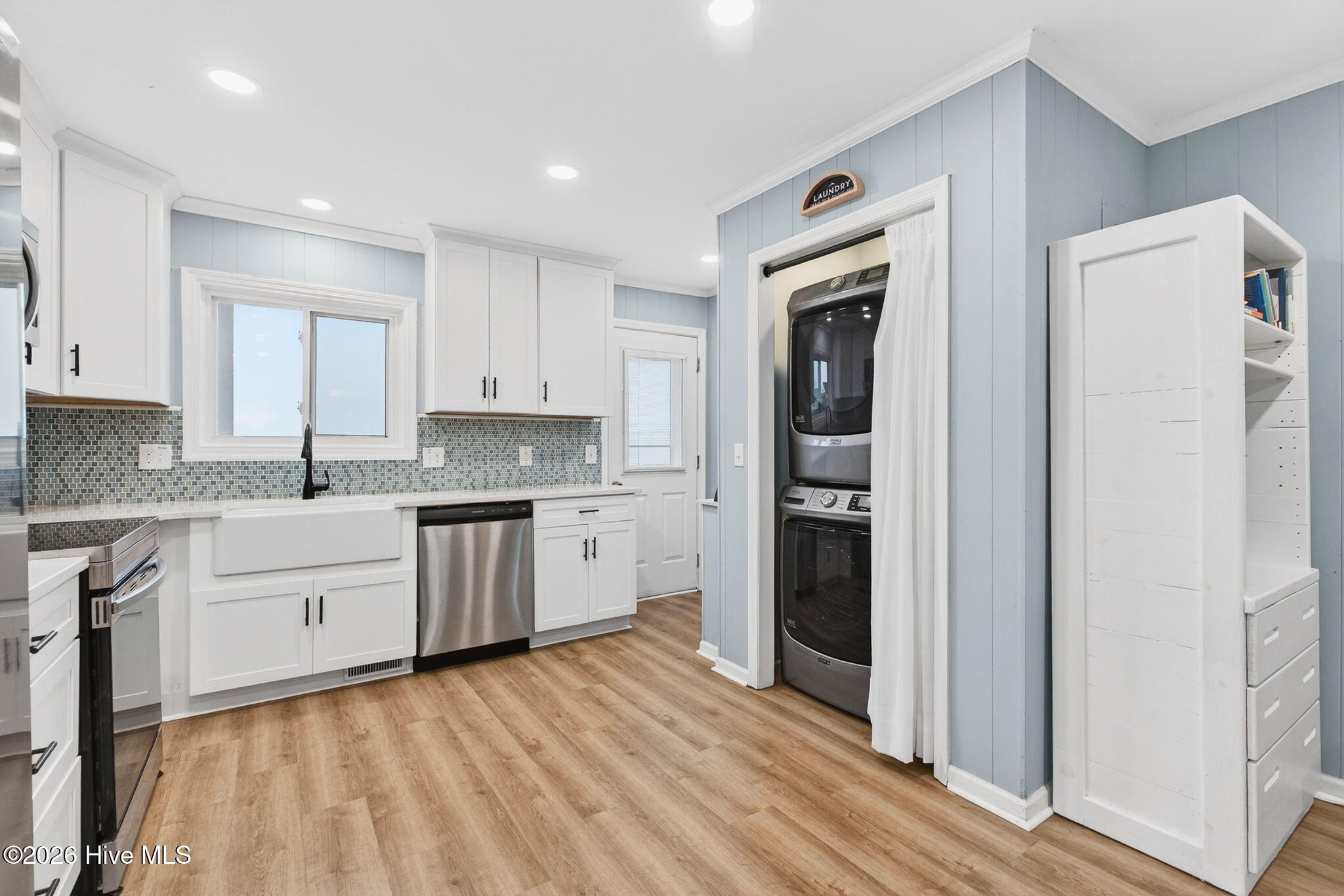 100558118 | Photo 17