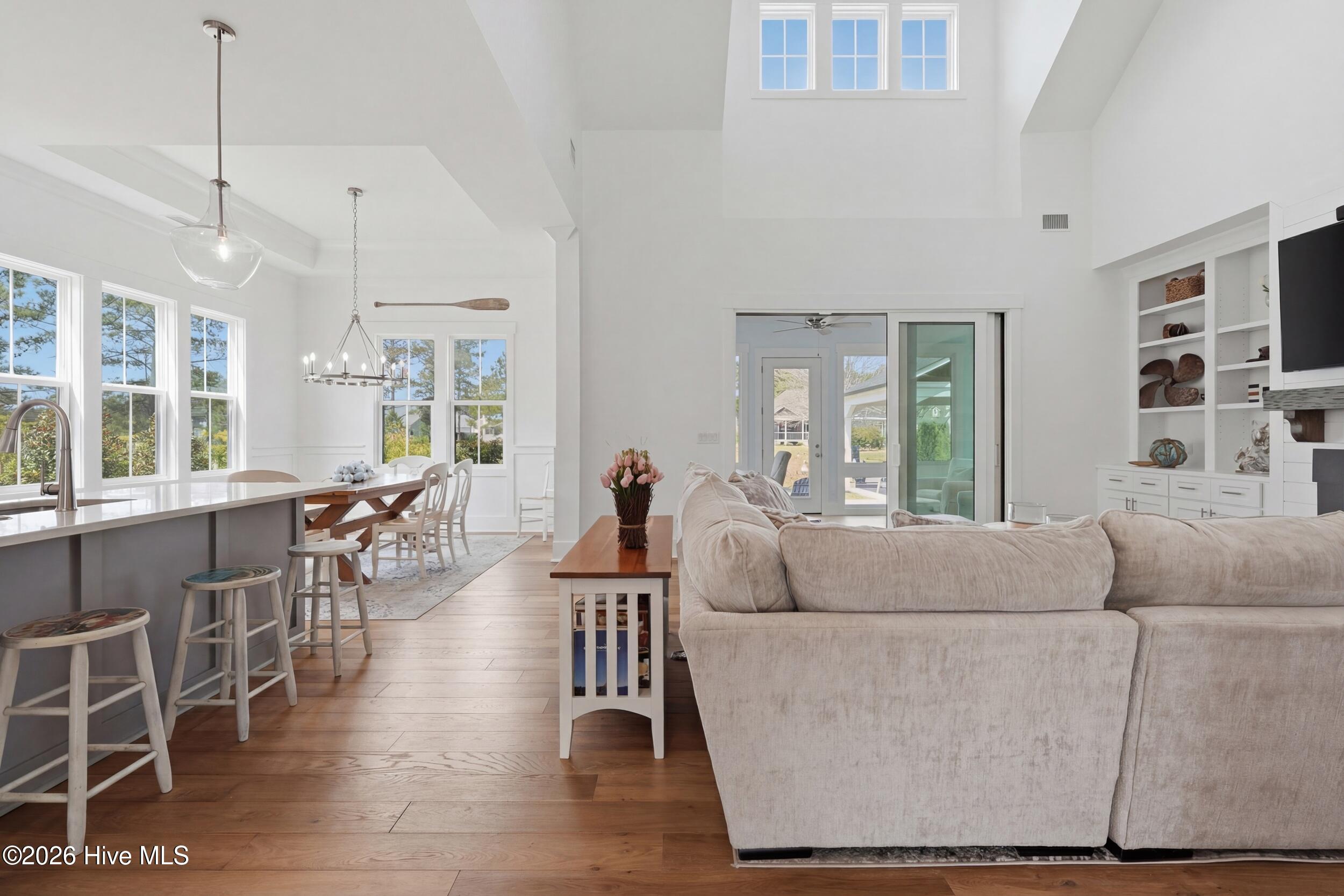 100563980 | Photo 14