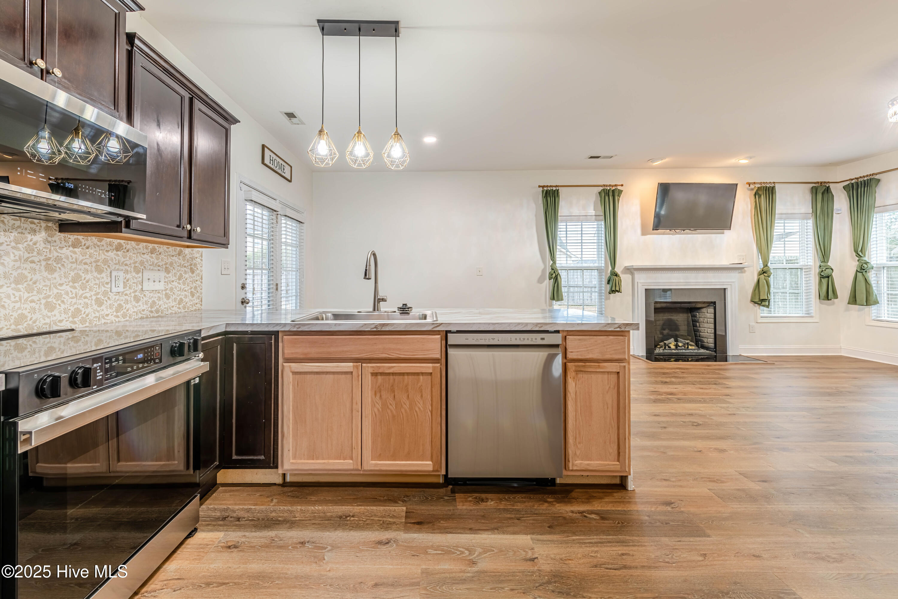 100546682 | Photo 14