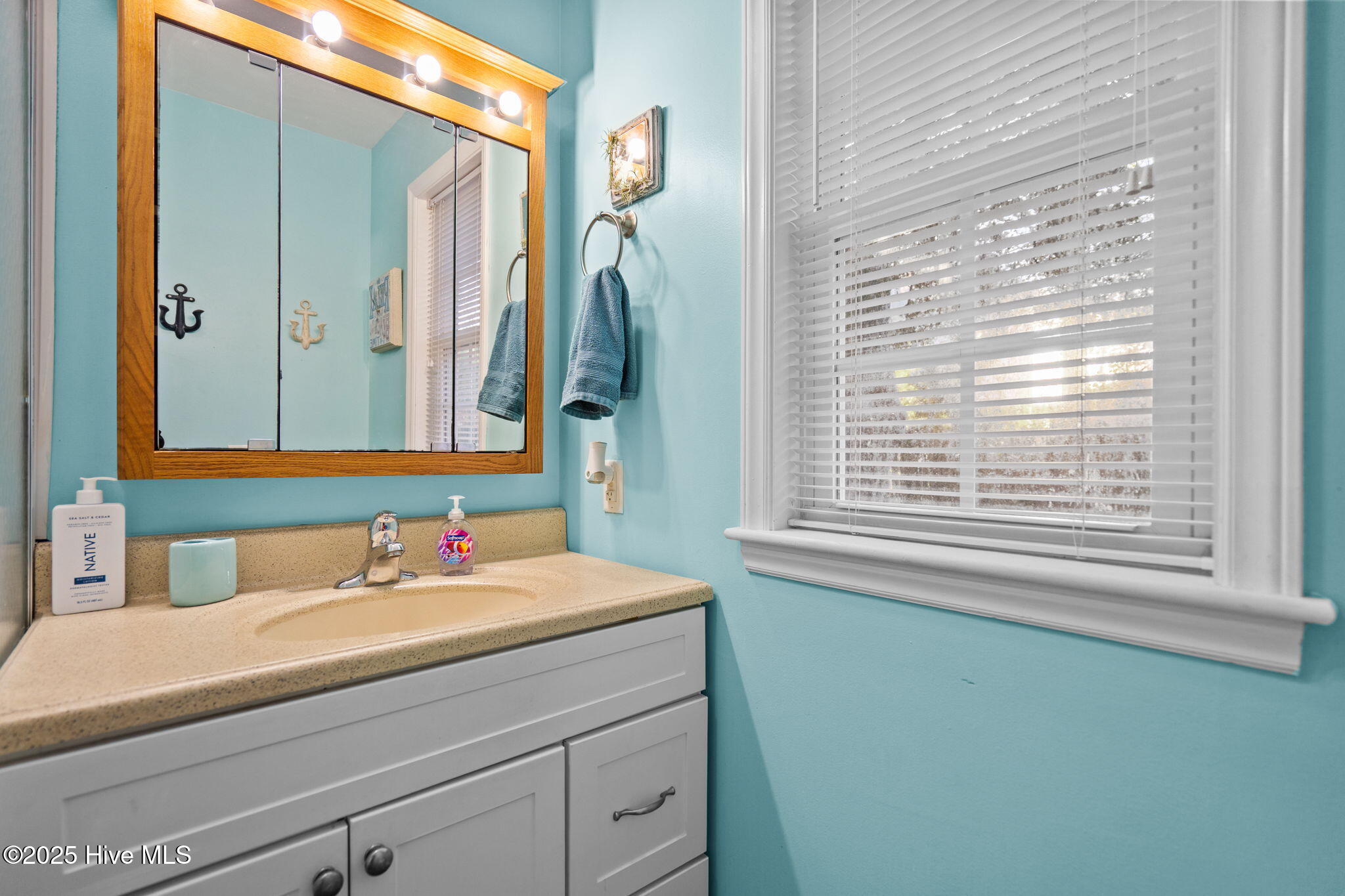 100537146 | Photo 23