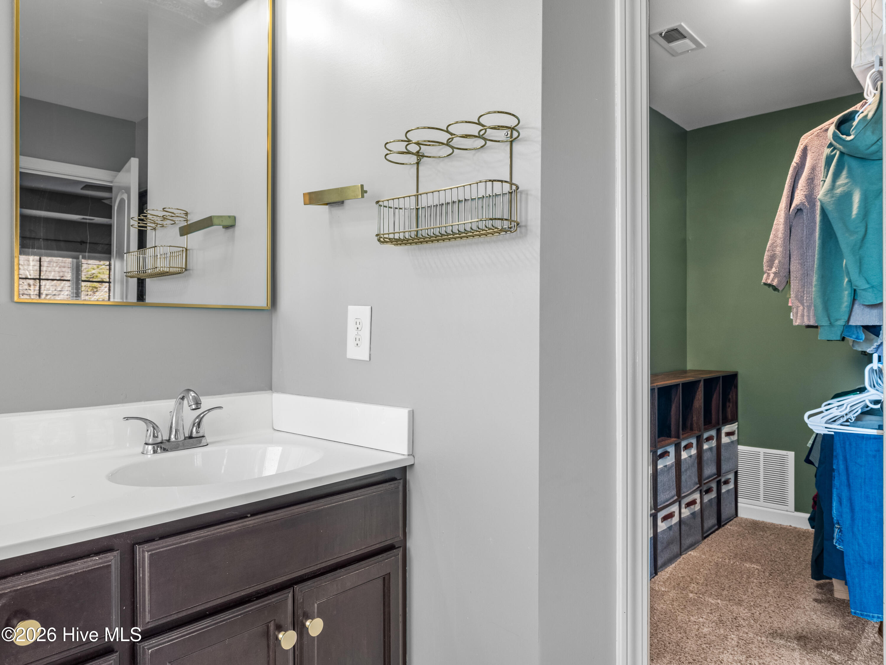 100549966 | Photo 41