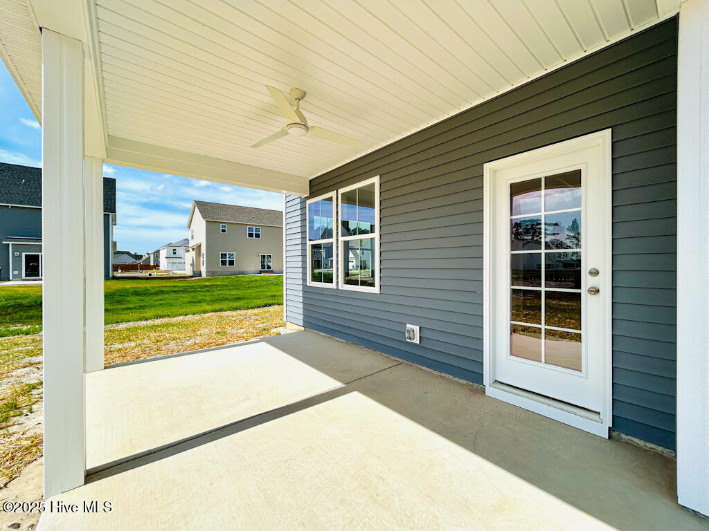 100479294 | Photo 63