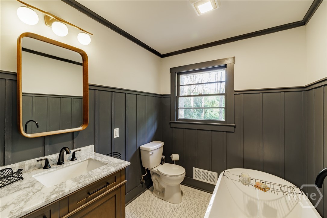 400 Greencrest Drive