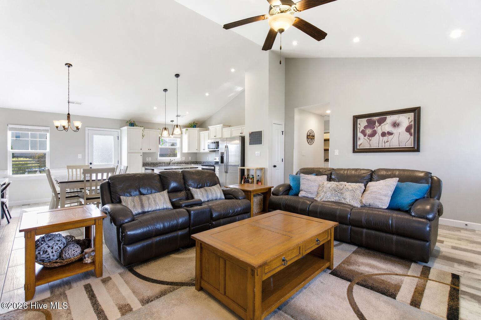 100568951 | Photo 11