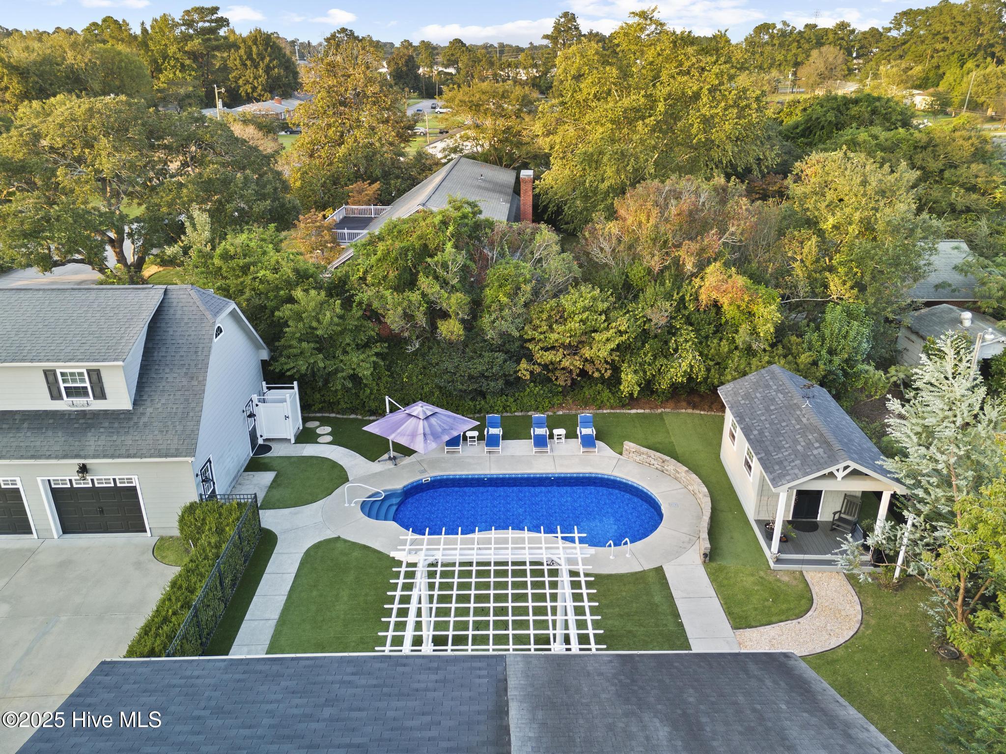 100527249 | Photo 73