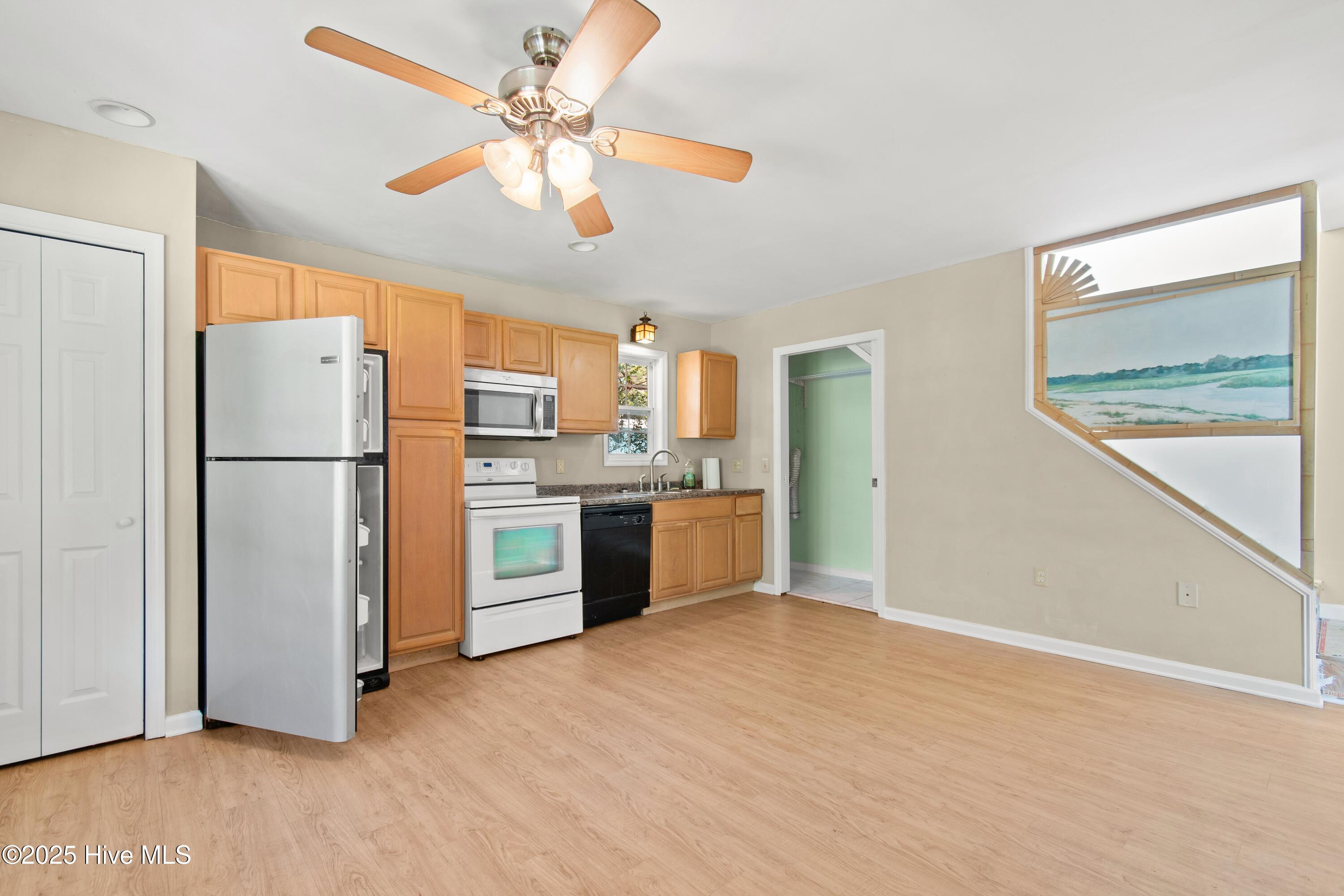 100518608 | Photo 26