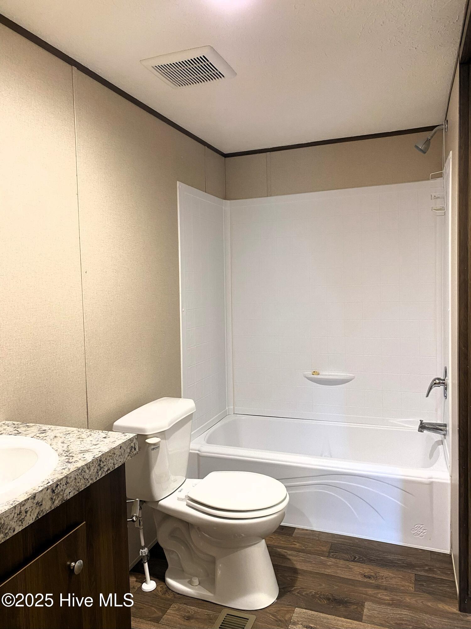 100548374 | Photo 13