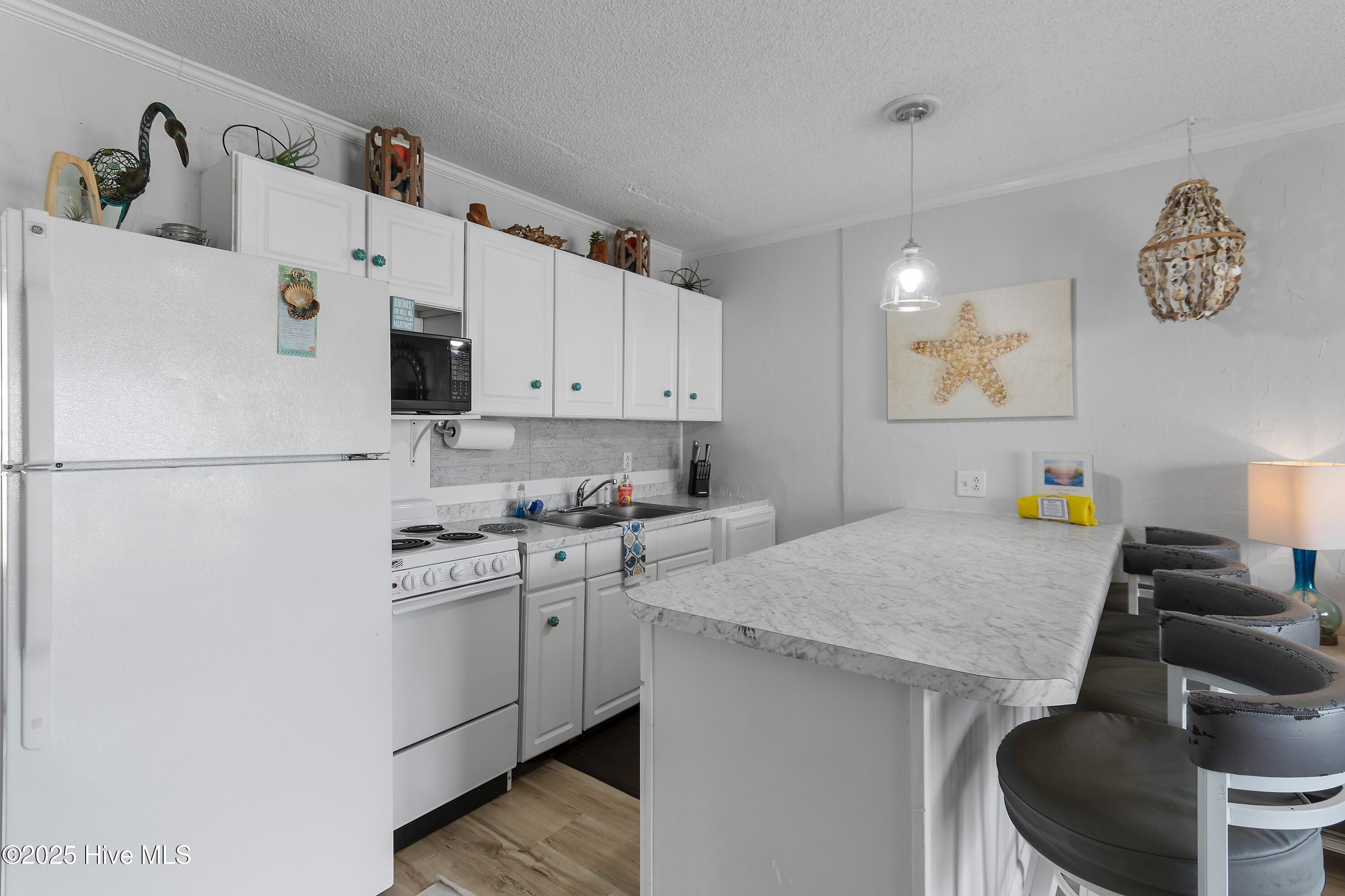 100564186 | Photo 16