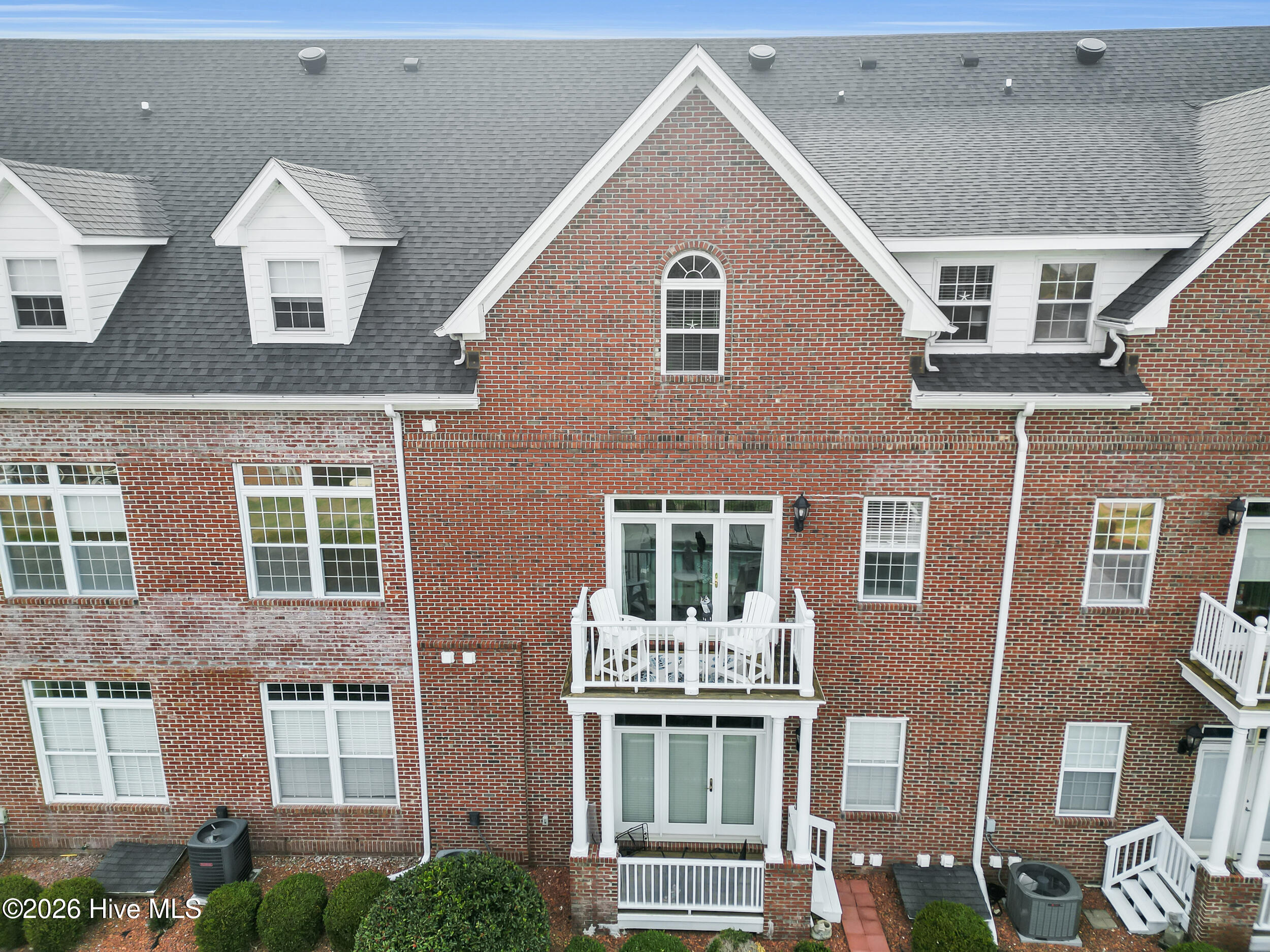 100557933 | Photo 30