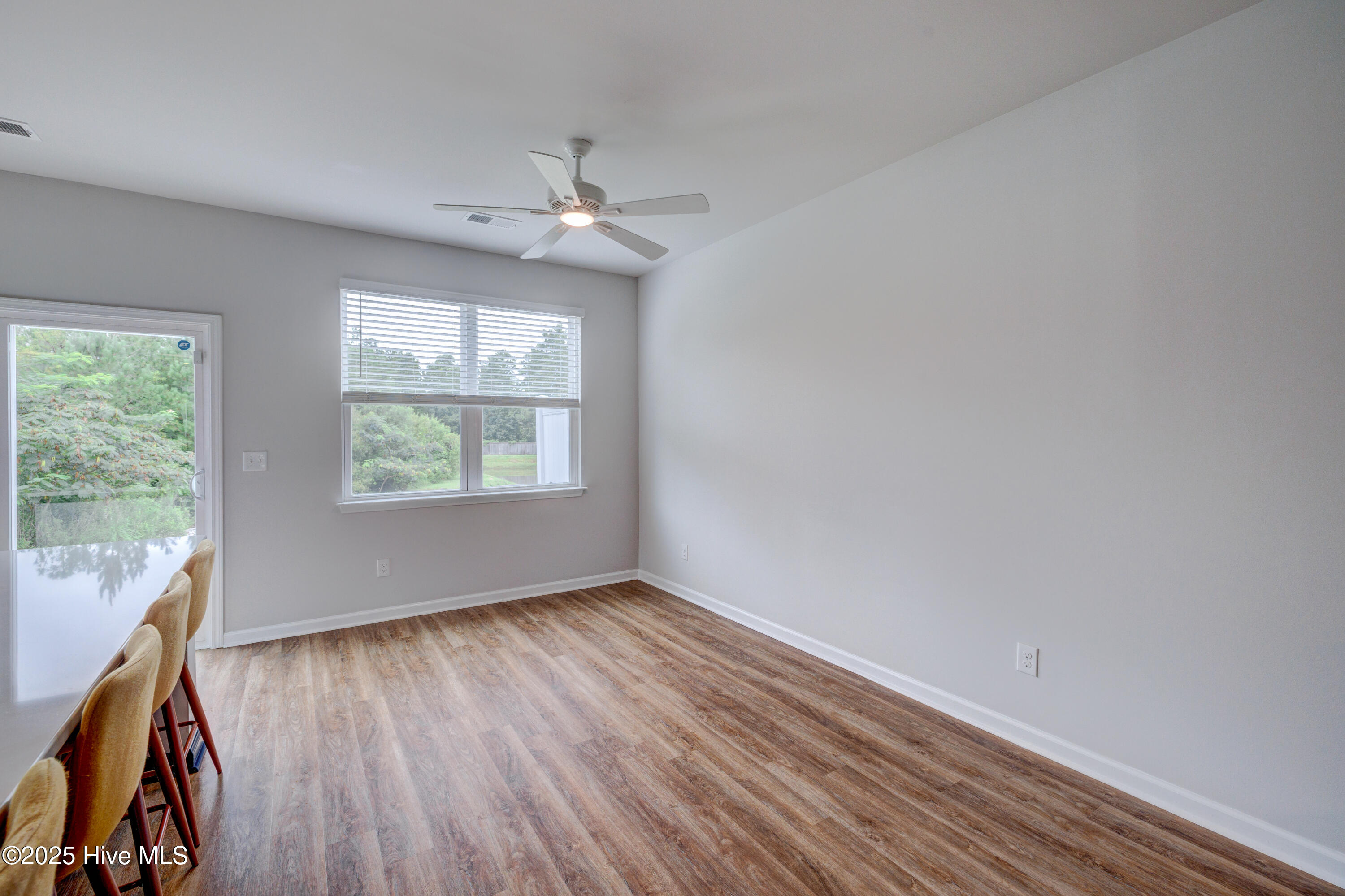 100524829 | Photo 17