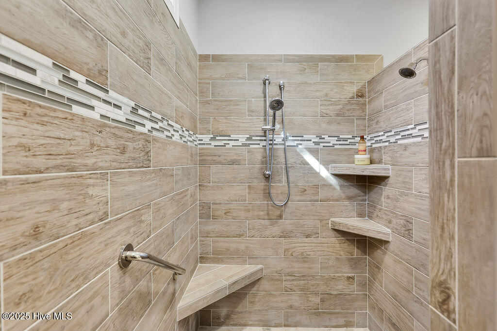 100545215 | Photo 27