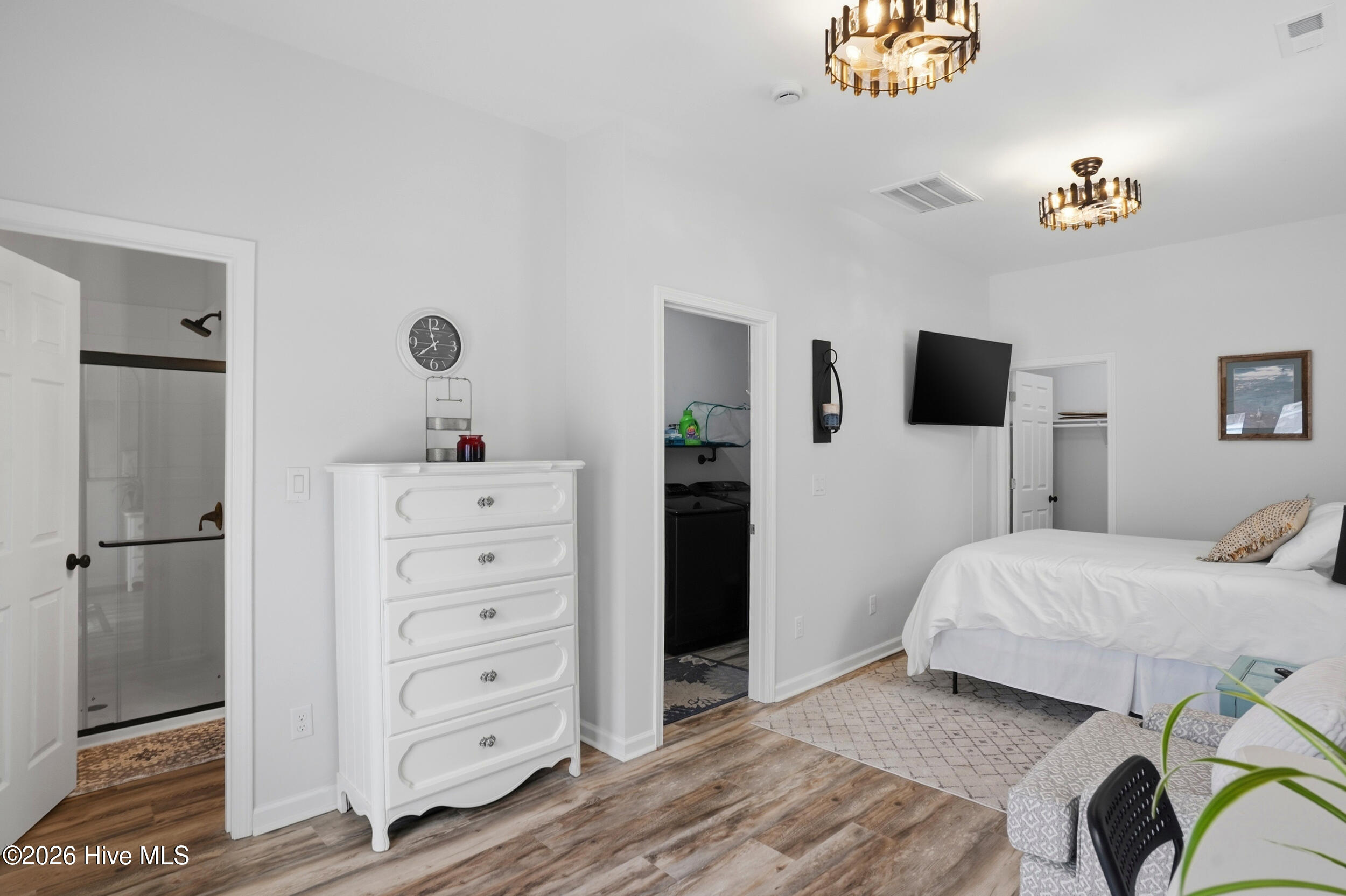 100561459 | Photo 18