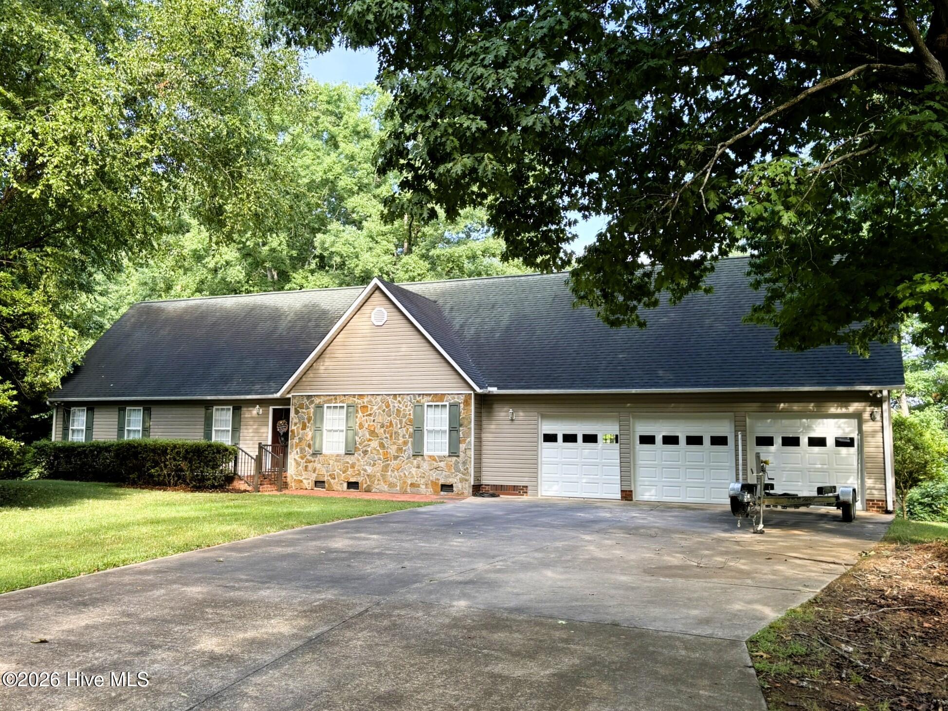 130 Canoe, Mount Gilead, North Carolina, 3 Bedrooms Bedrooms, 11 Rooms Rooms,3 BathroomsBathrooms,Single family residence,For sale,Canoe,100587163