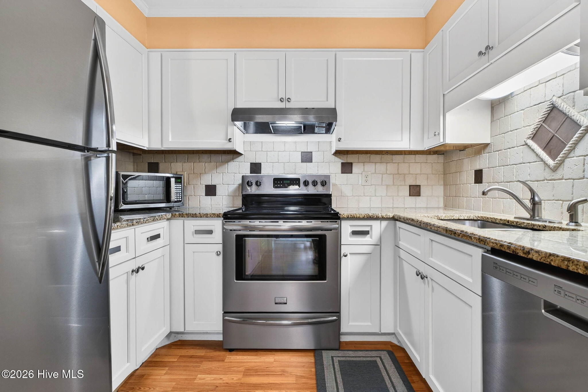 100562824 | Photo 24