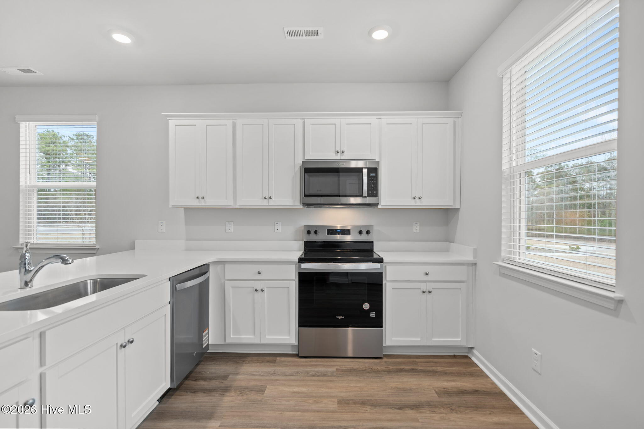 100548880 | Photo 18