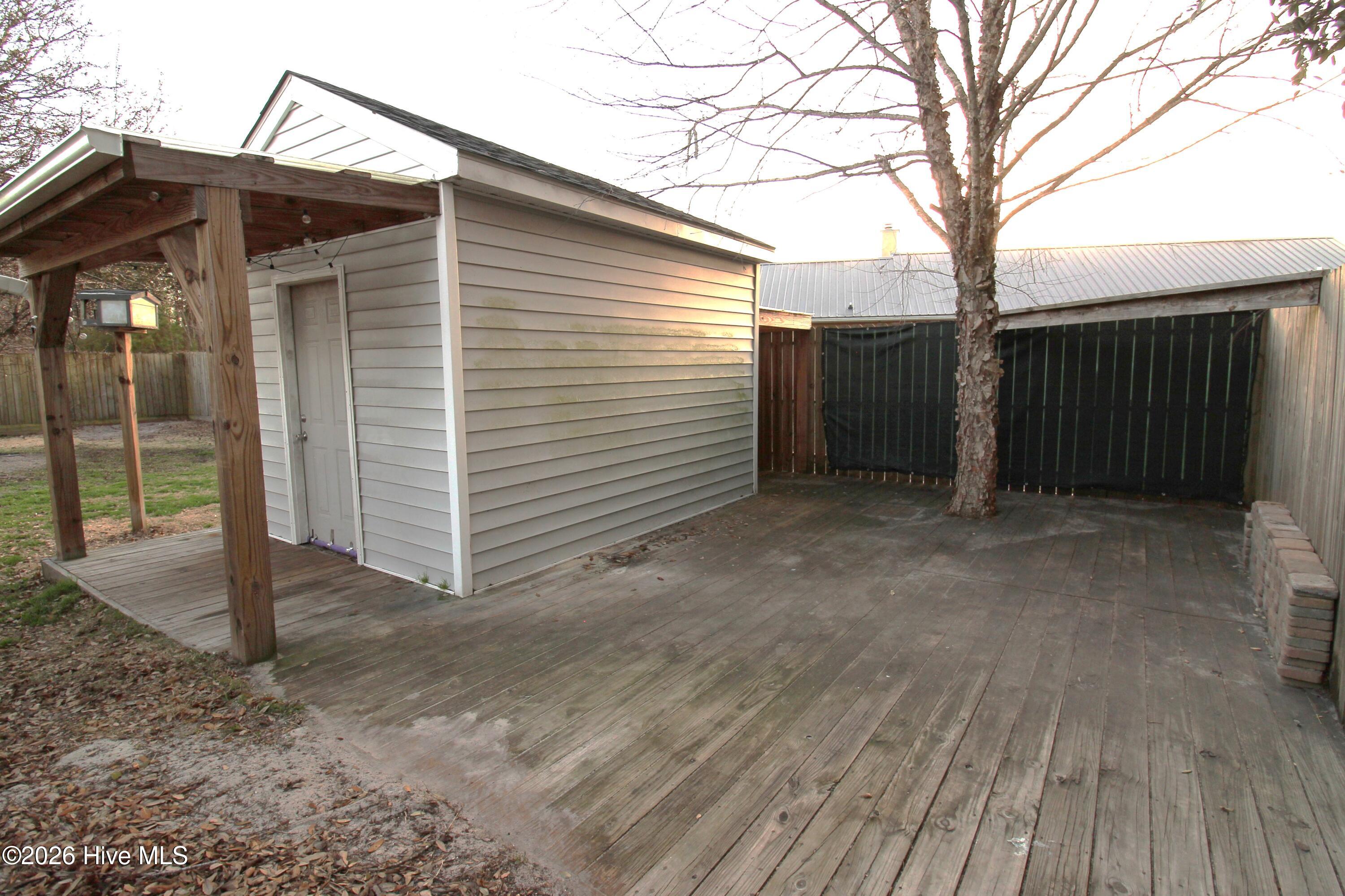 100558935 | Photo 51