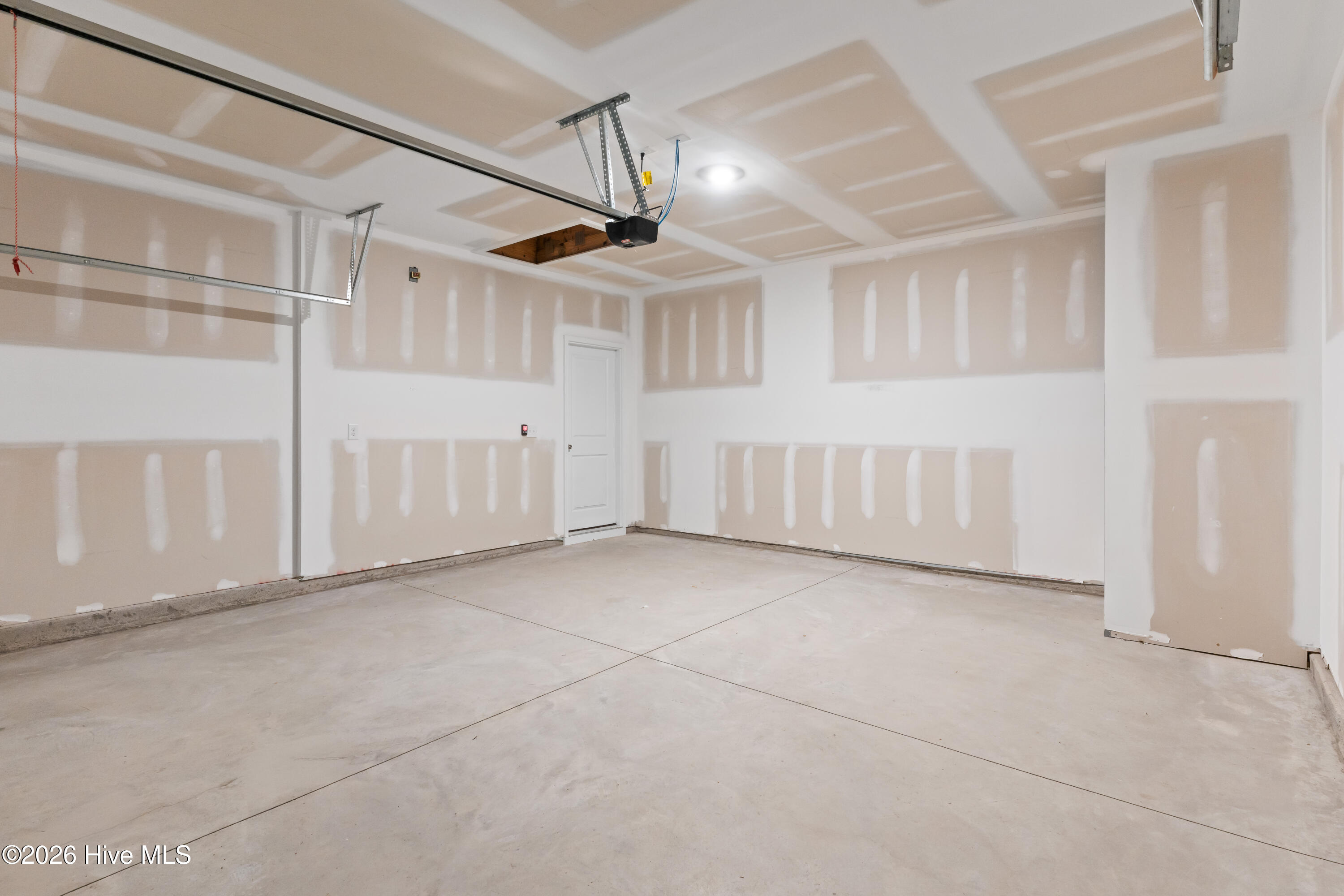 100560303 | Photo 30