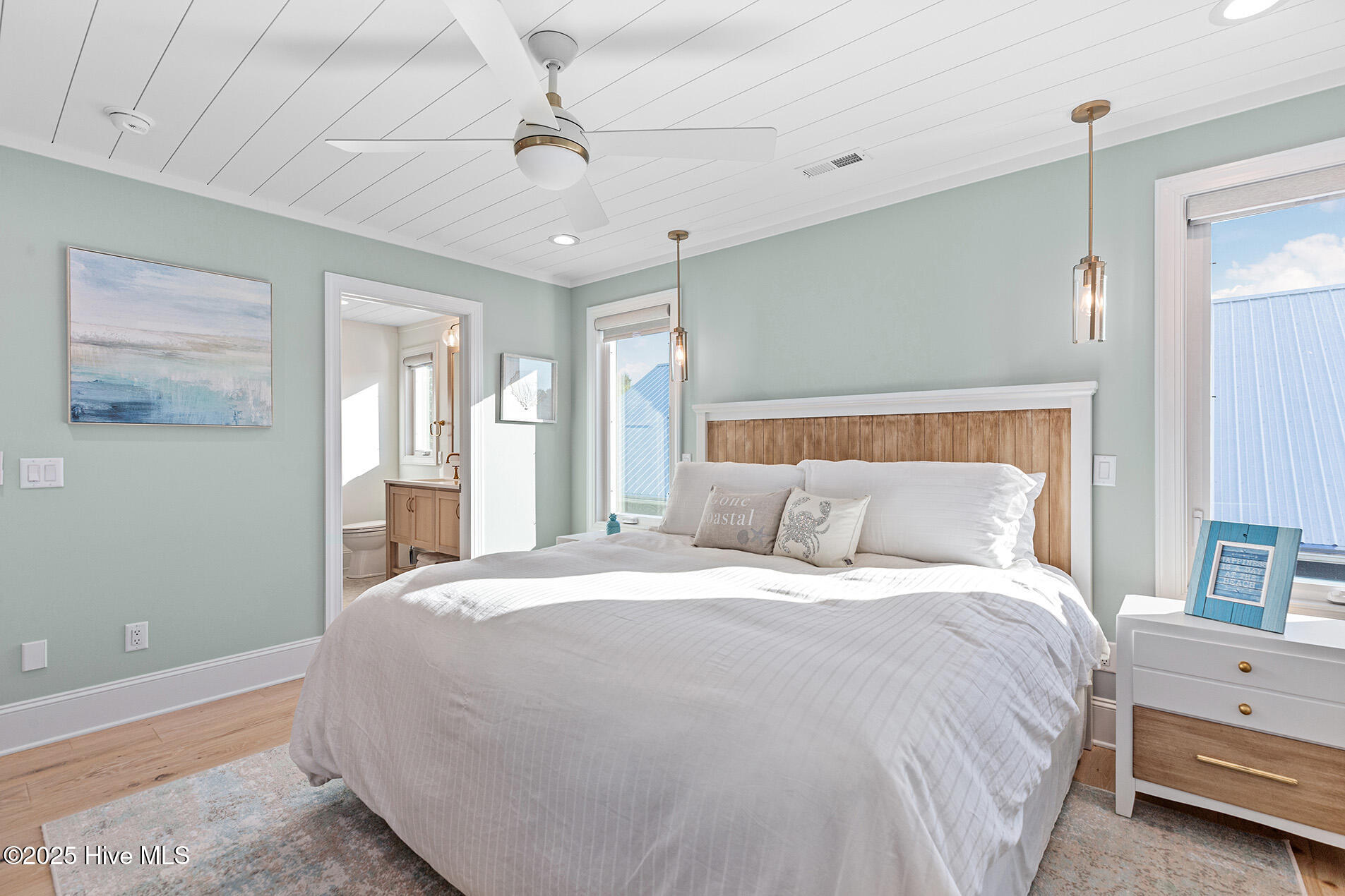 100540813 | Photo 49