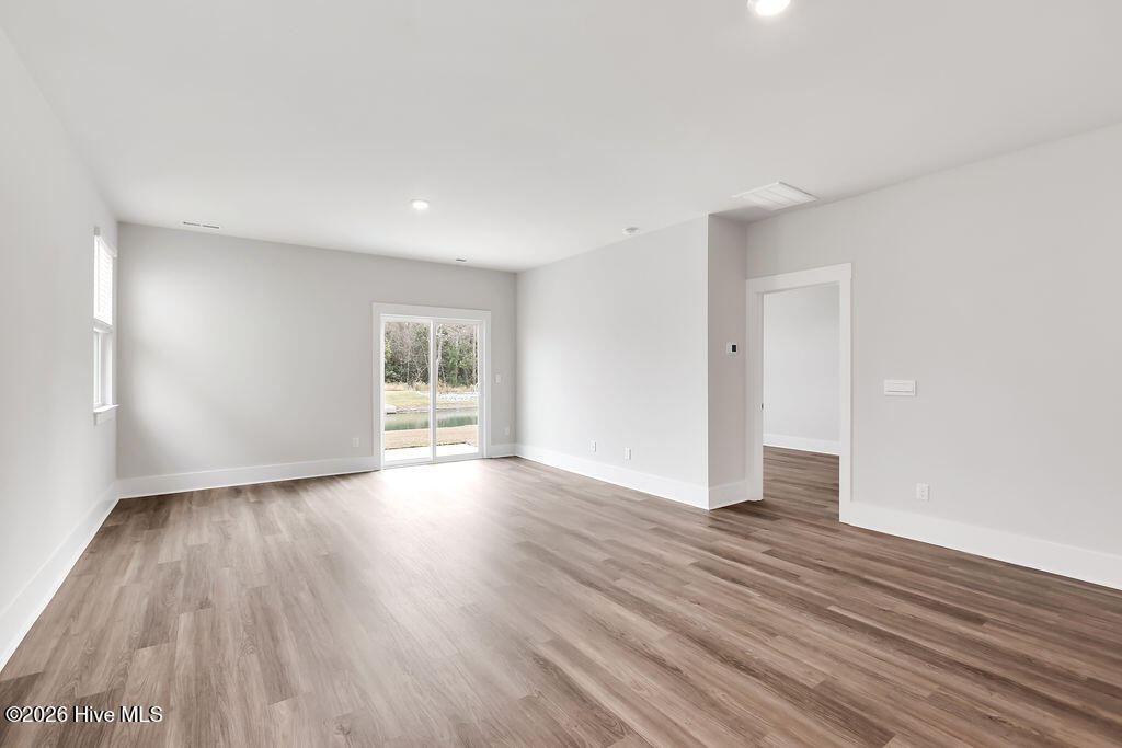 100562289 | Photo 14