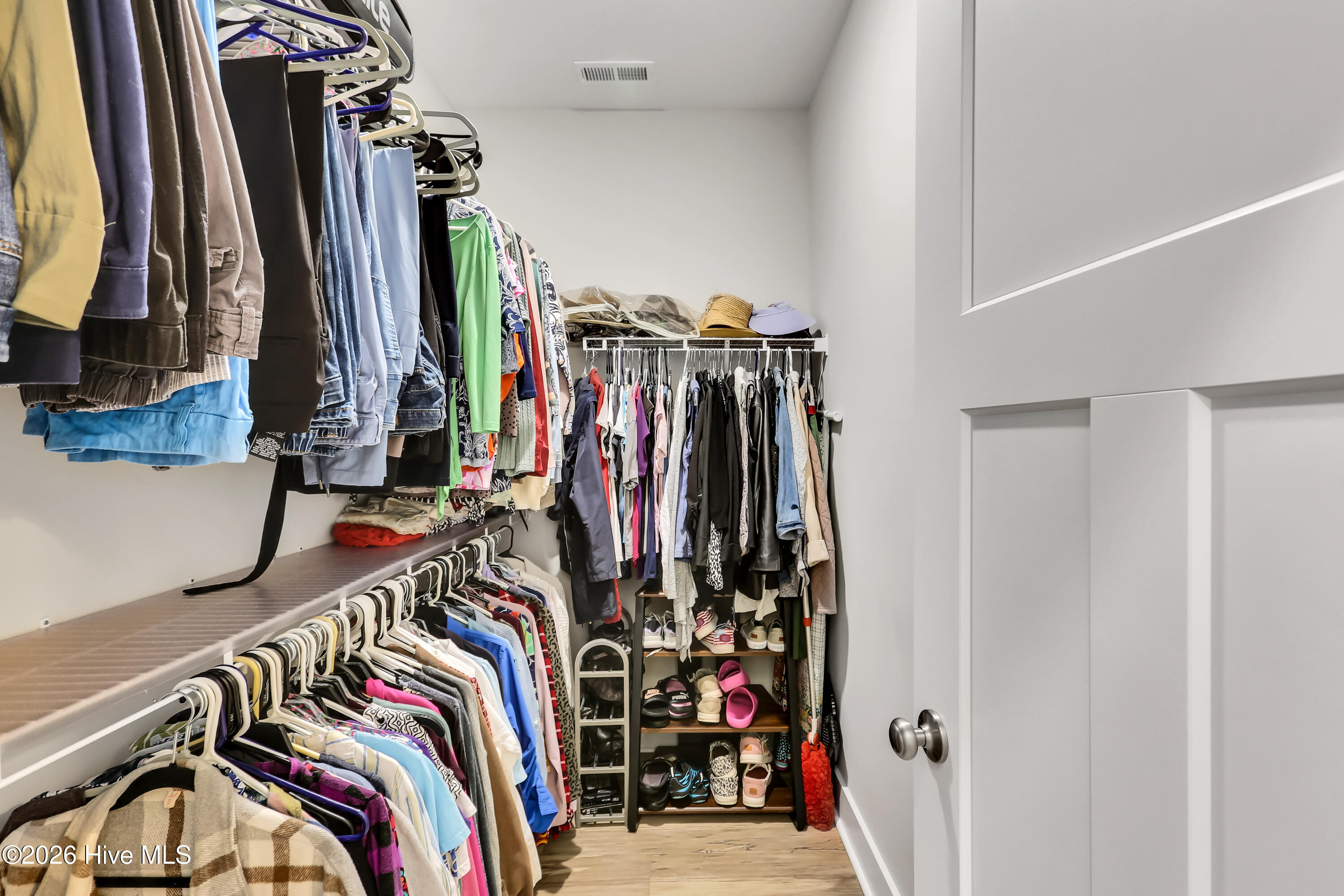 100564163 | Photo 18