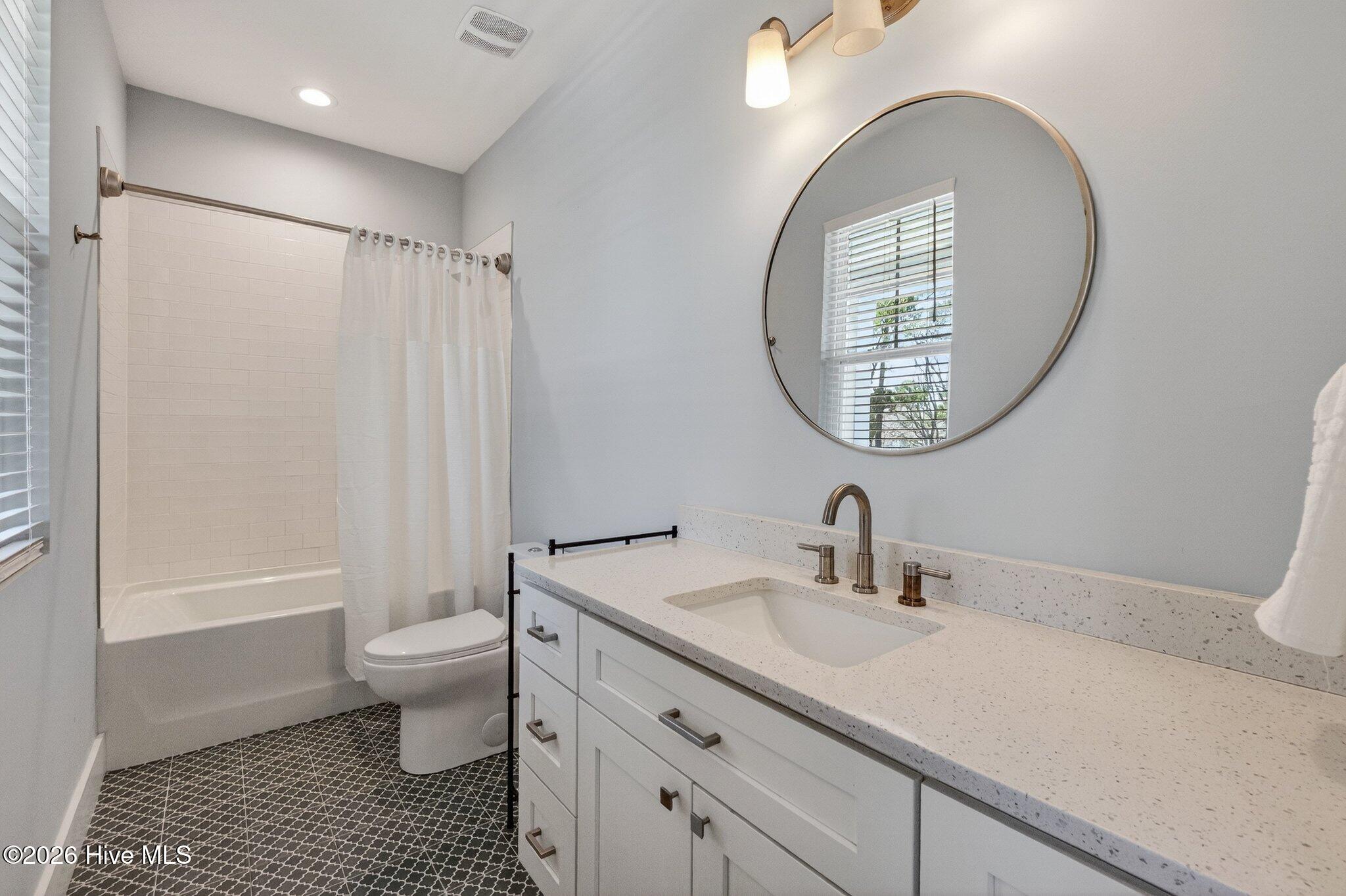 100561460 | Photo 19