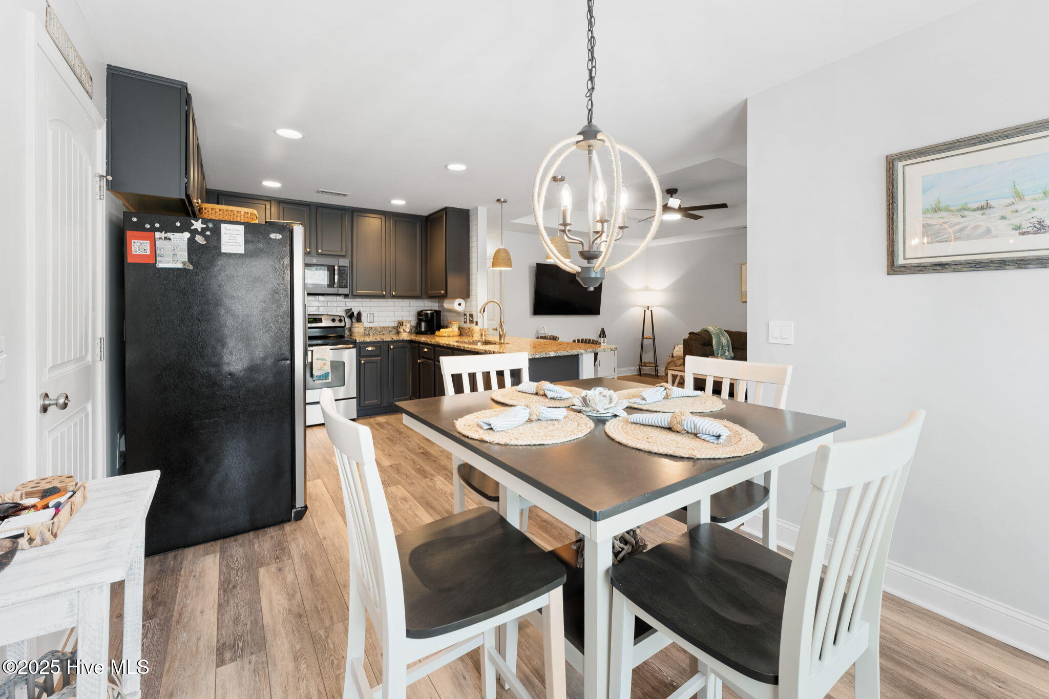 100548300 | Photo 37