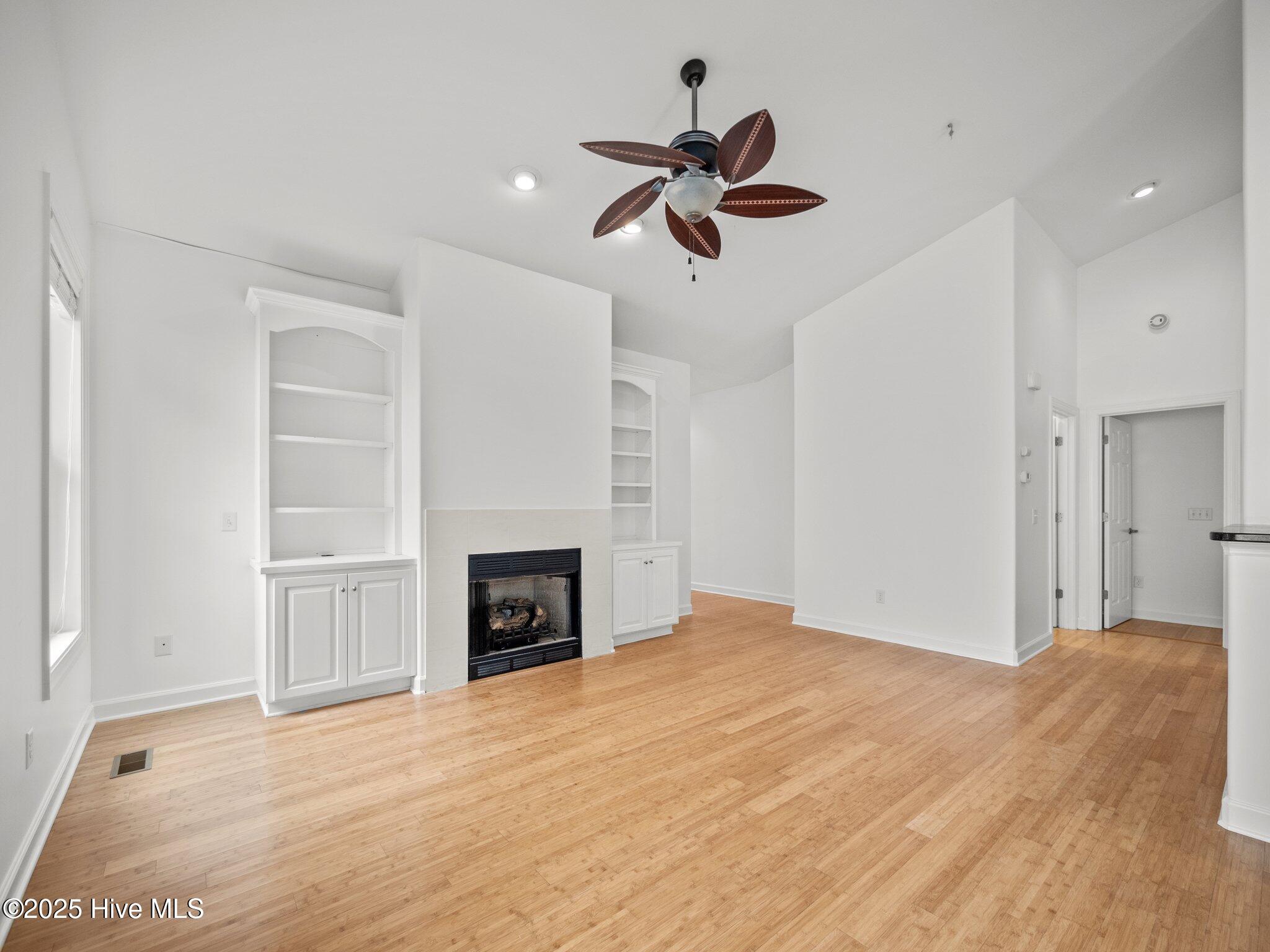 100536382 | Photo 19