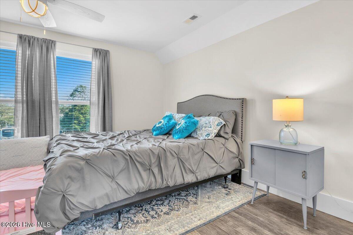 100550591 | Photo 42