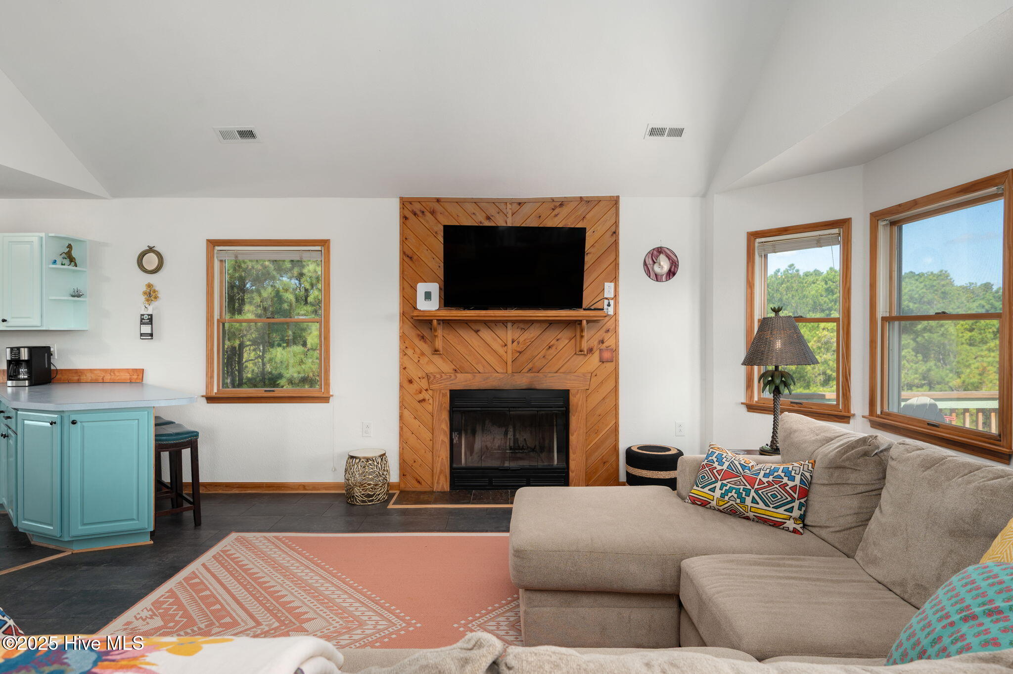 15-web-or-mls-2324-Ocean-Sands-TL-Living