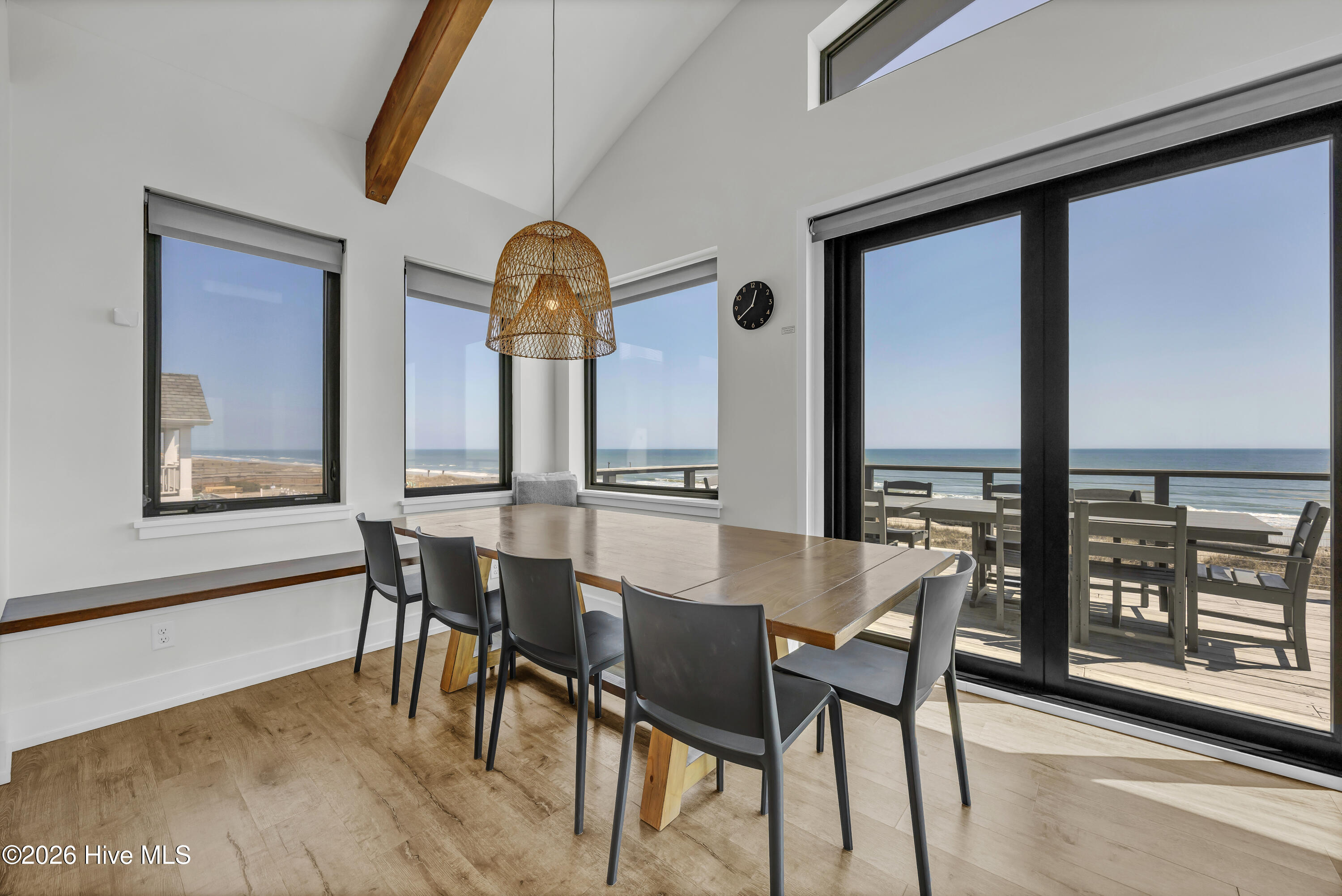 100565280 | Photo 20