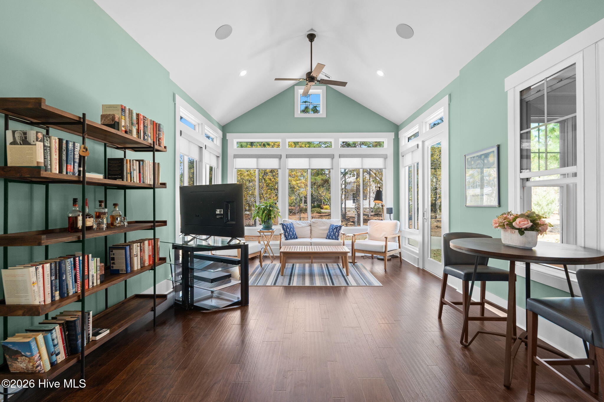 100564943 | Photo 29