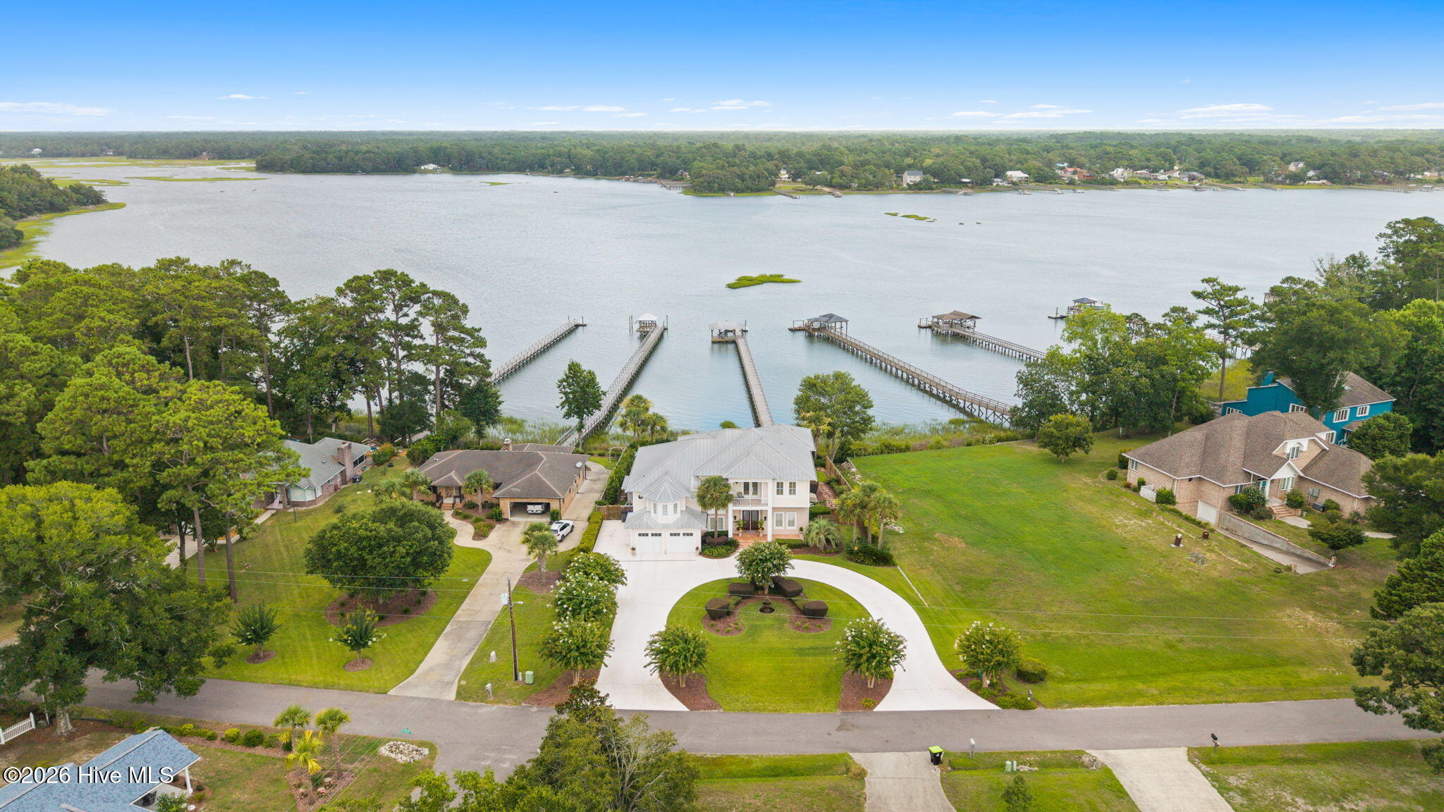 100554709 | Photo 90