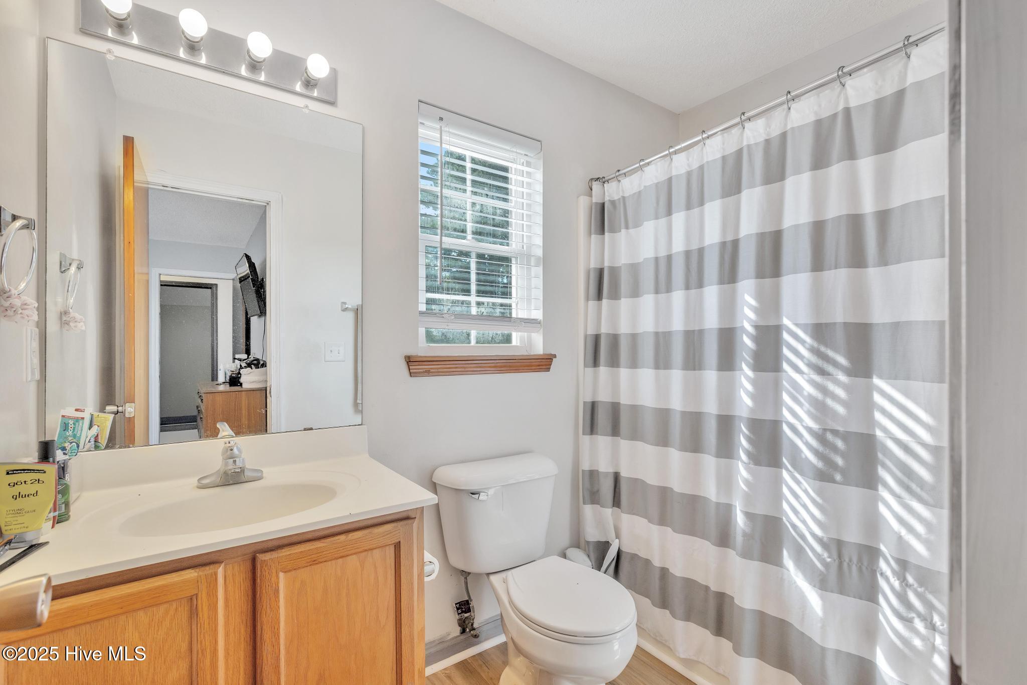 100525270 | Photo 23