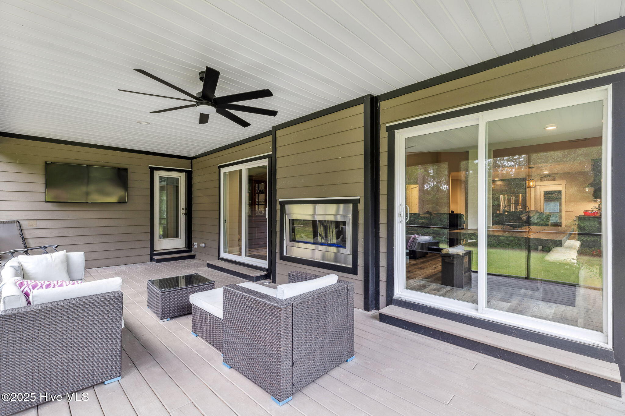 100520398 | Photo 49