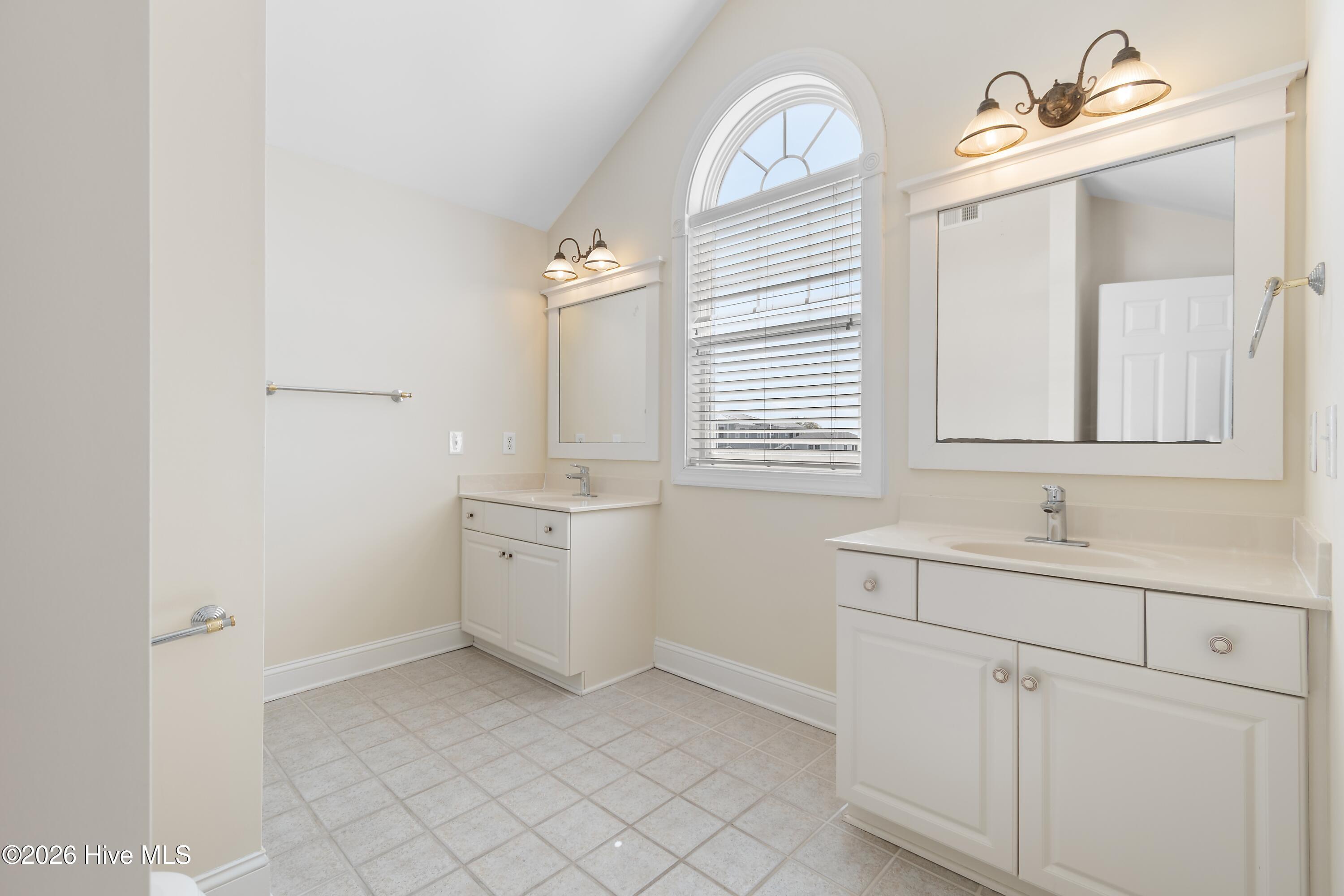 100566574 | Photo 32