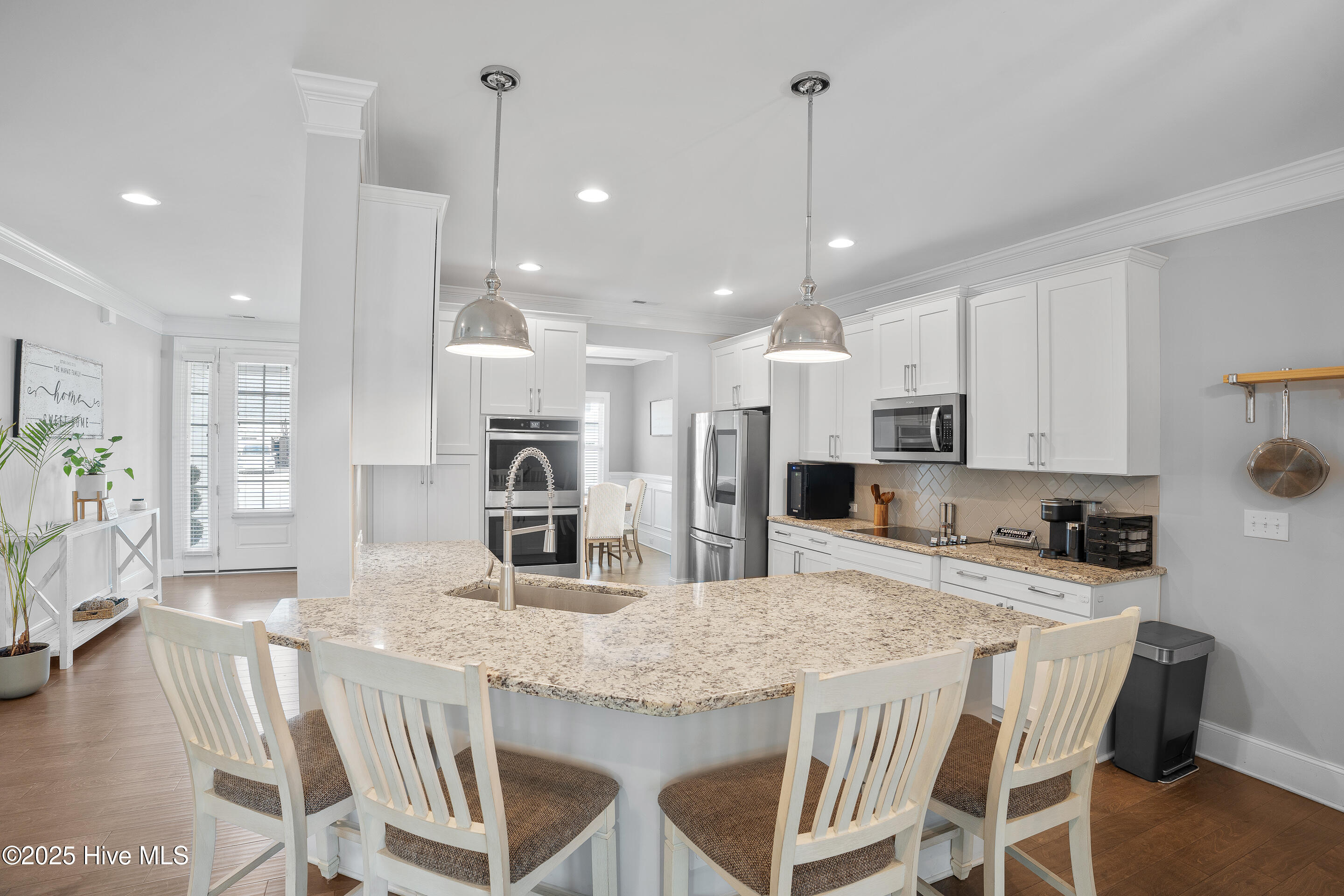 100520061 | Photo 11