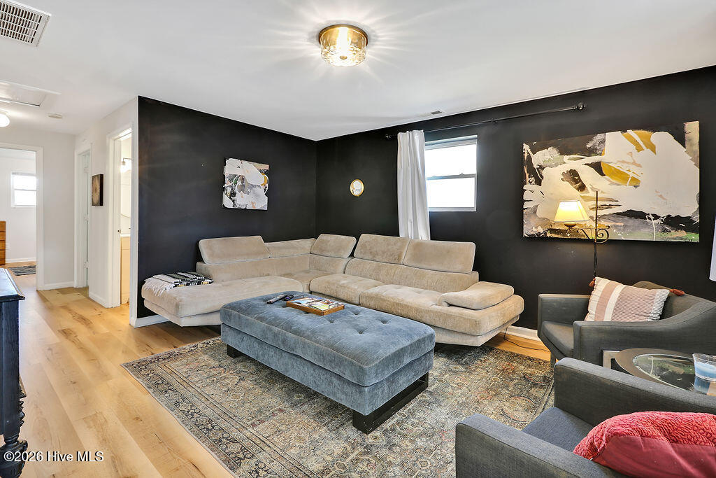 100534500 | Photo 16