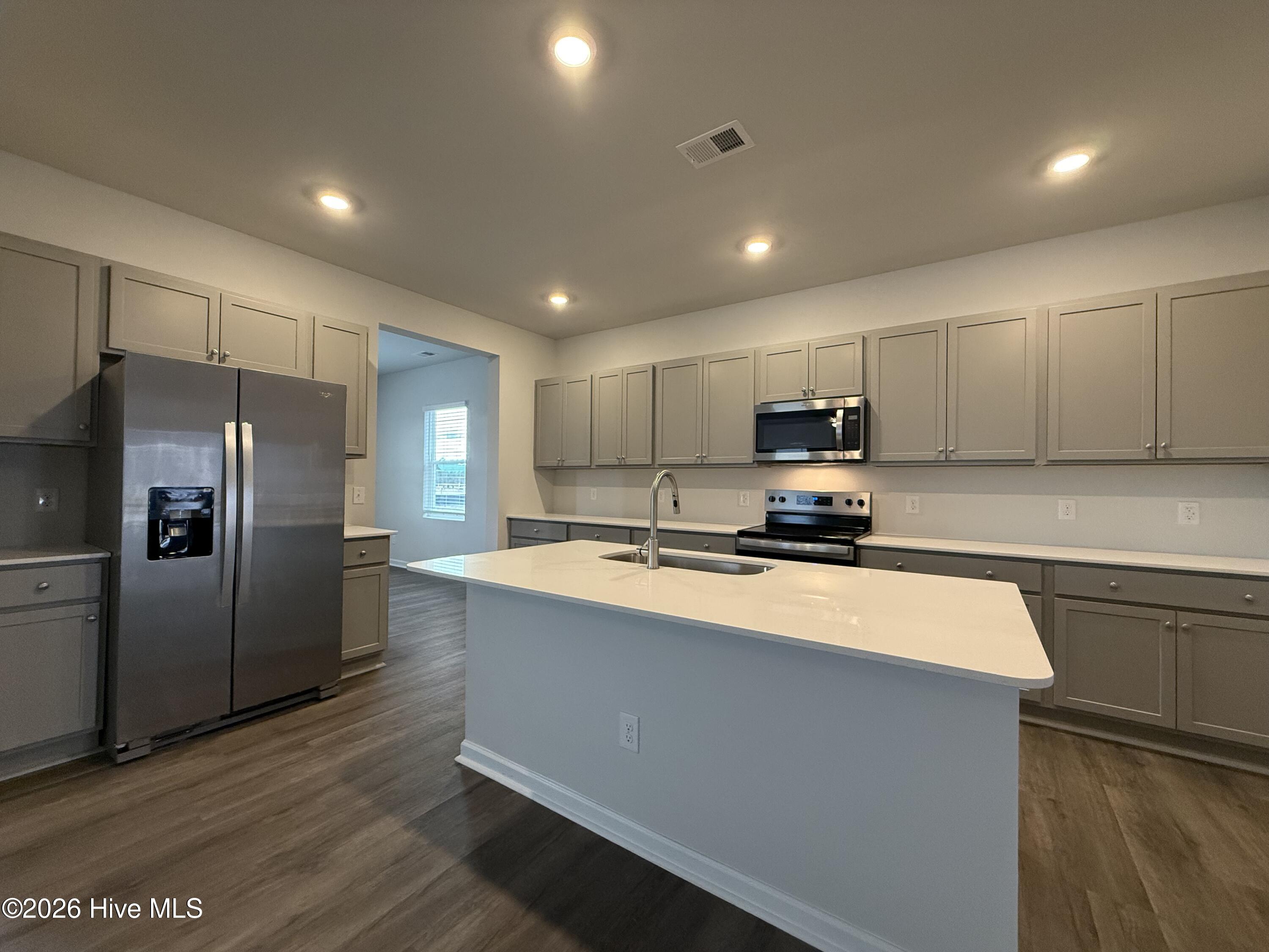 100525902 | Photo 30