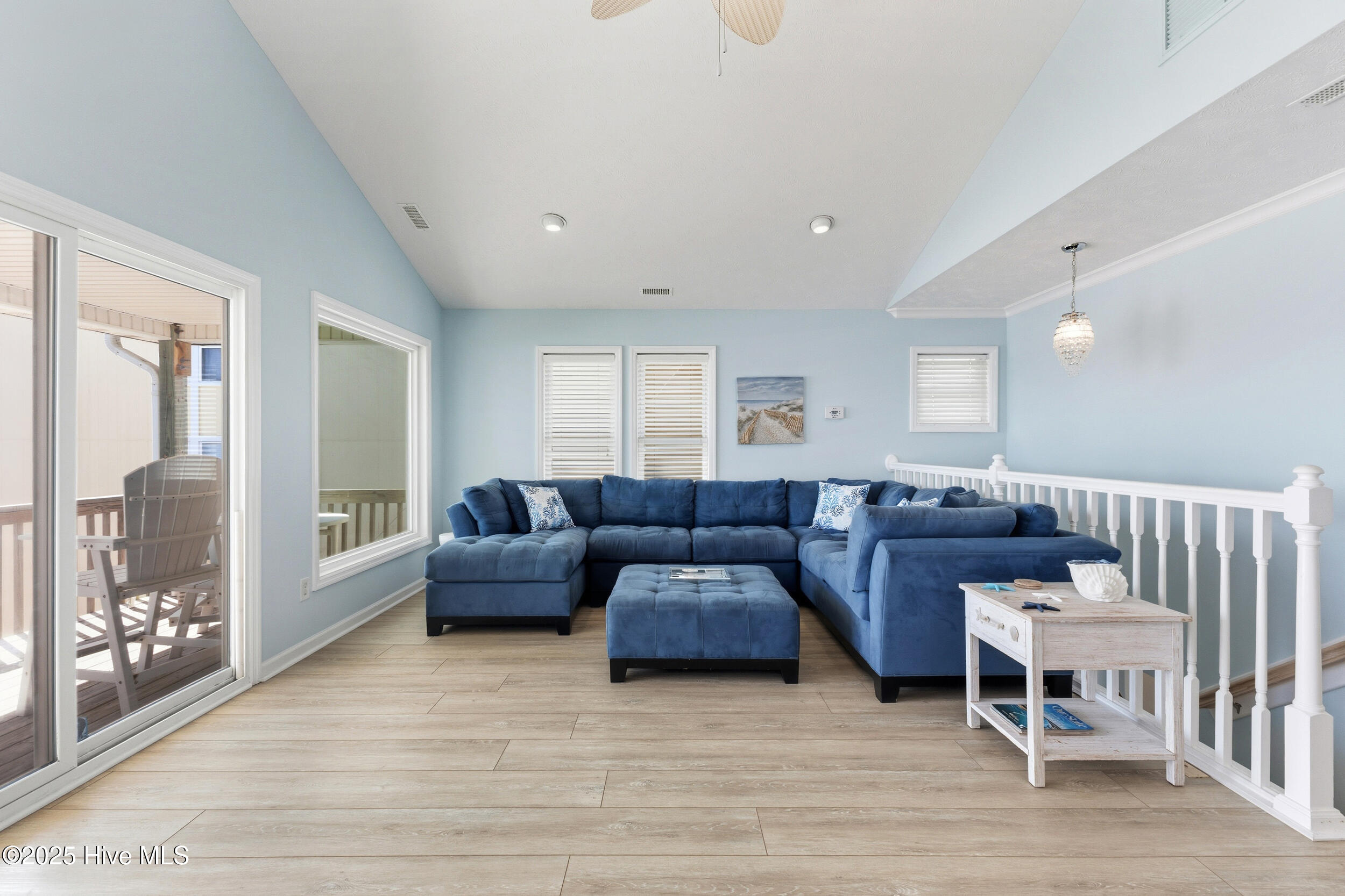 100535212 | Photo 14