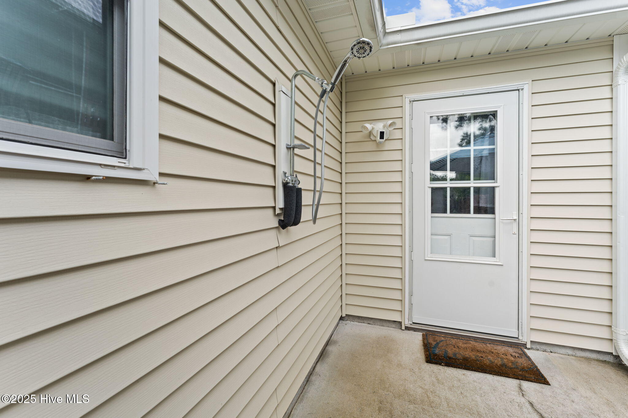 100548300 | Photo 53