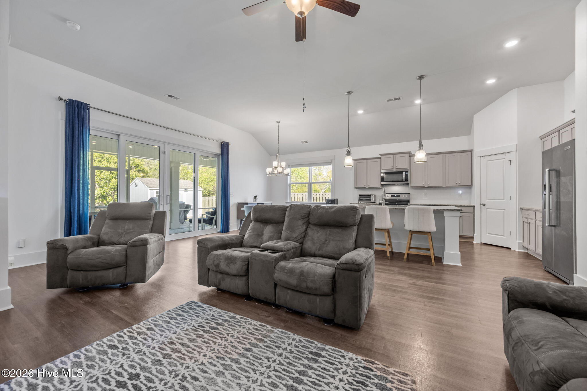 100566590 | Photo 55