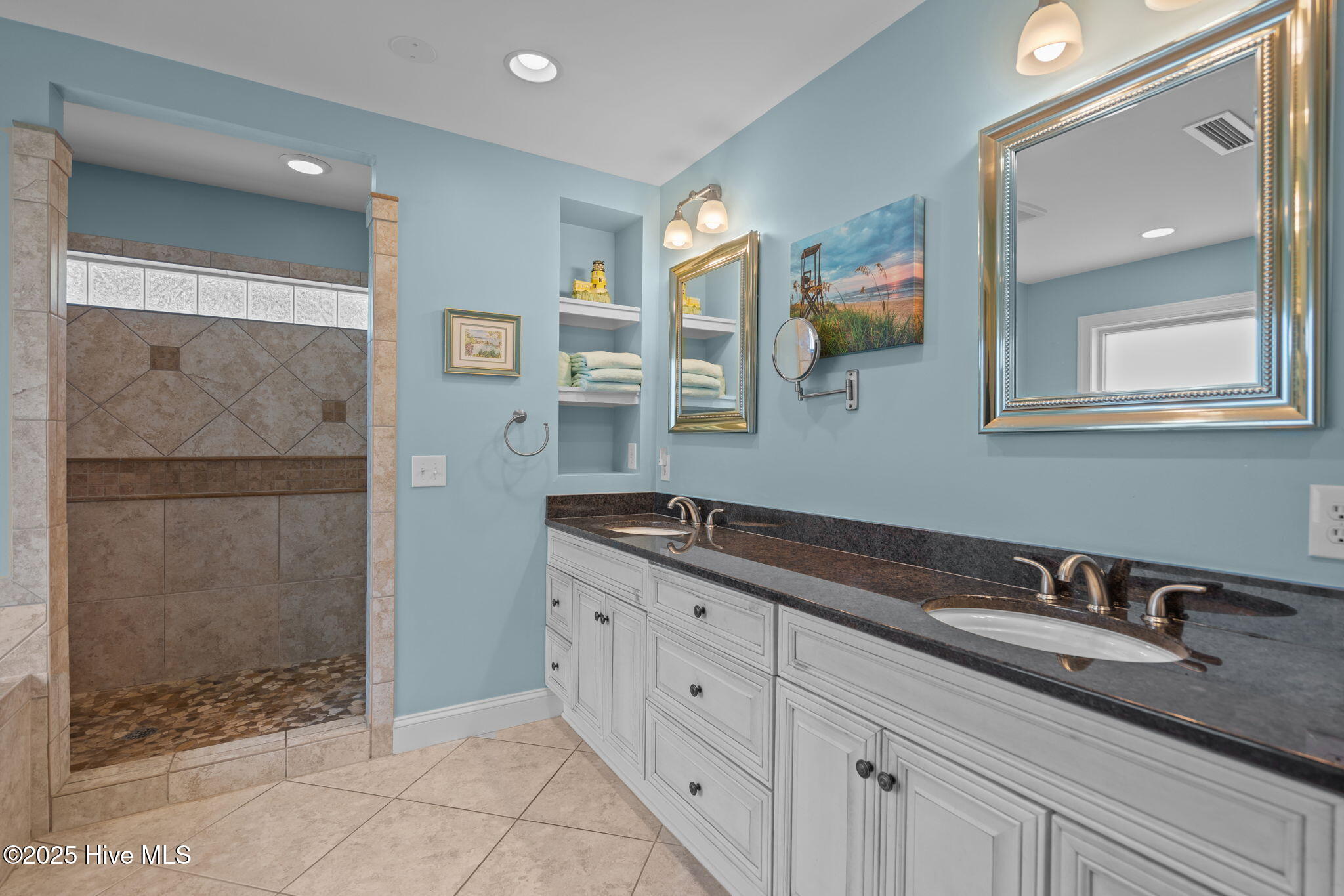 100555511 | Photo 35