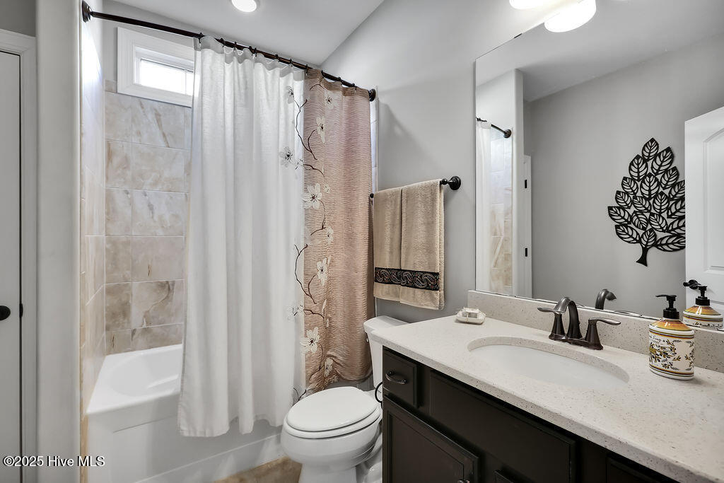 100545215 | Photo 34