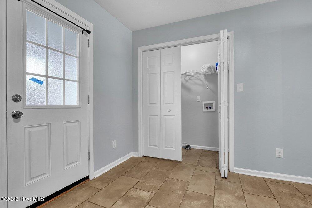 100548986 | Photo 17