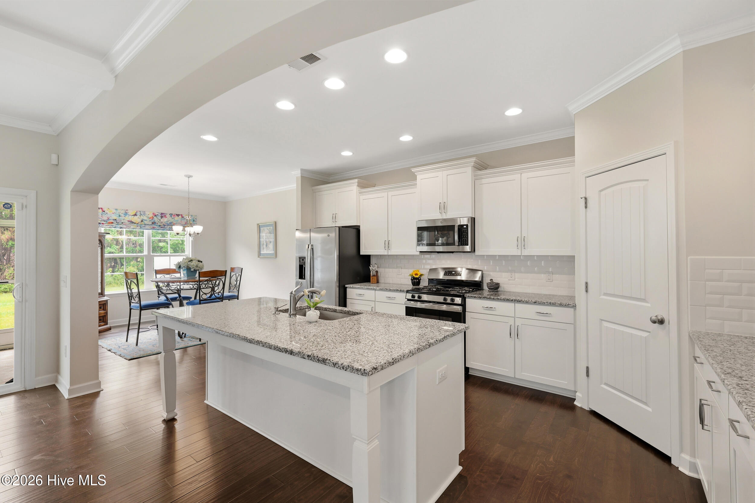 100570535 | Photo 19