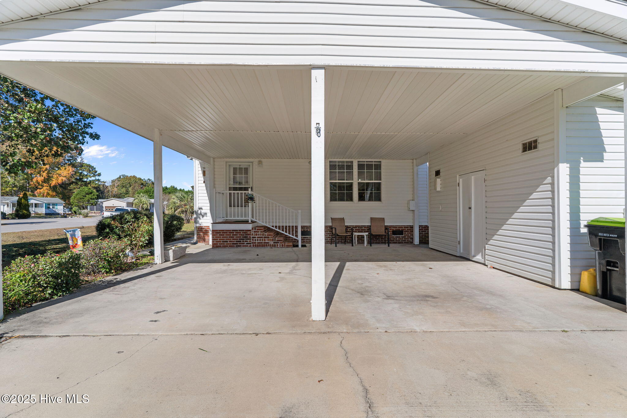 100535102 | Photo 38