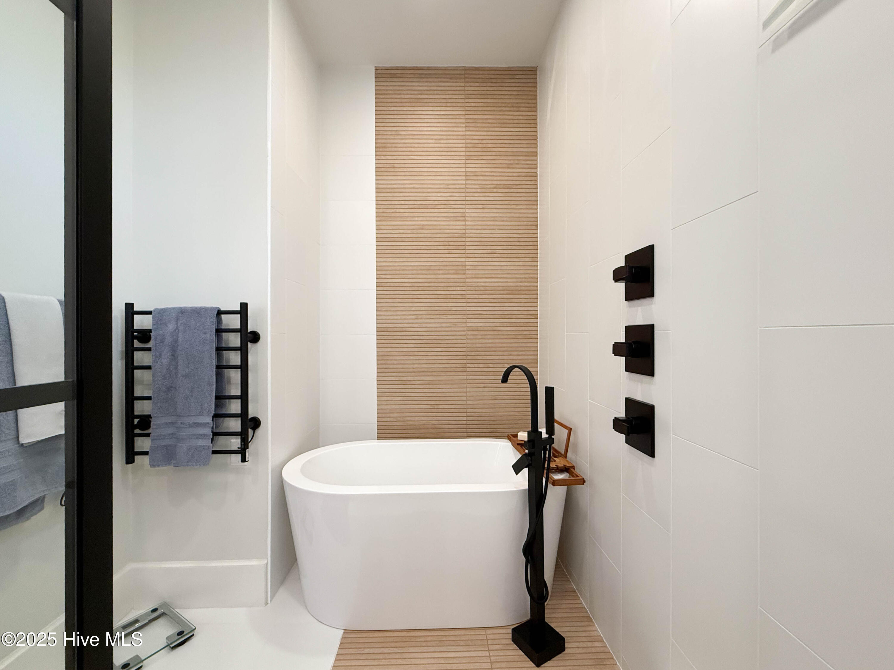 100534073 | Photo 48