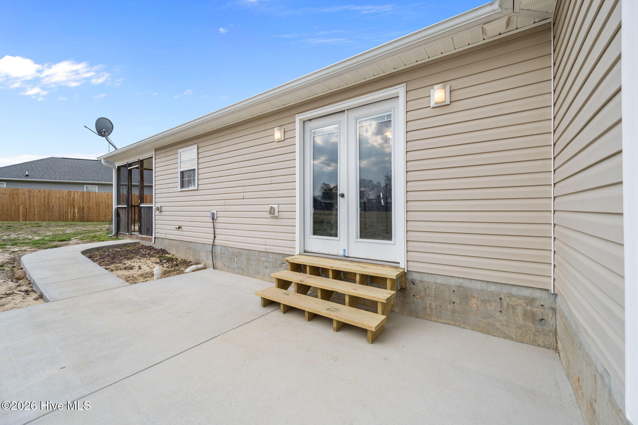 100562235 | Photo 39